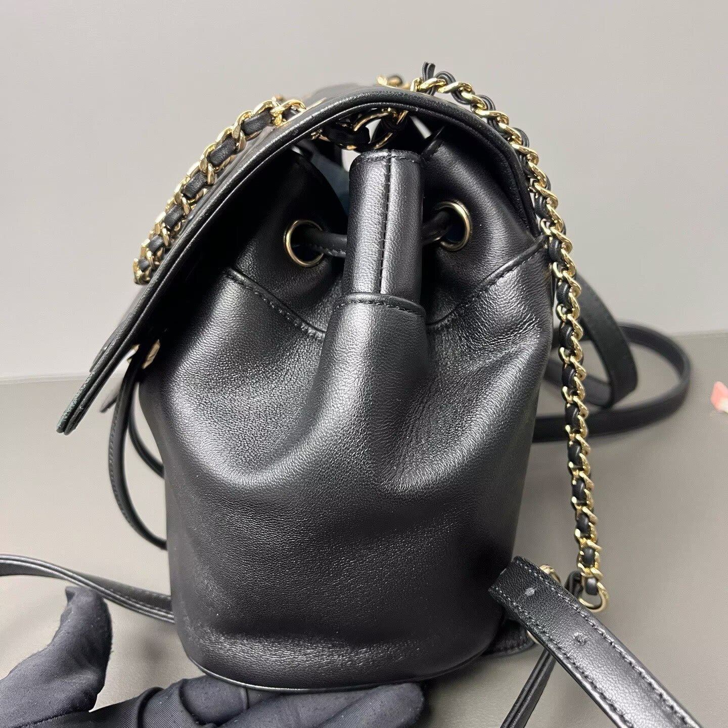 Chanel - Mini Drawstring Backpack - Lambskin leather - Black with Gold-Tone Hardware - (mini)