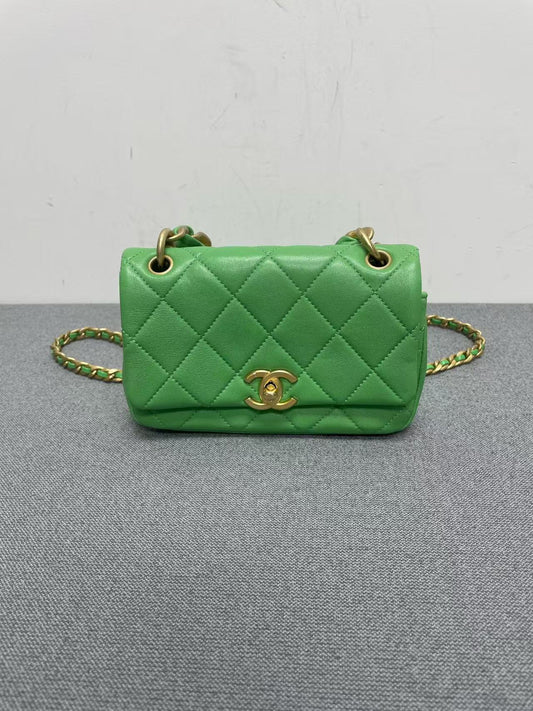 Chanel - Mini Flap Bag - Lambskin leather - Light Green with Gold-Tone Hardware - (mini)