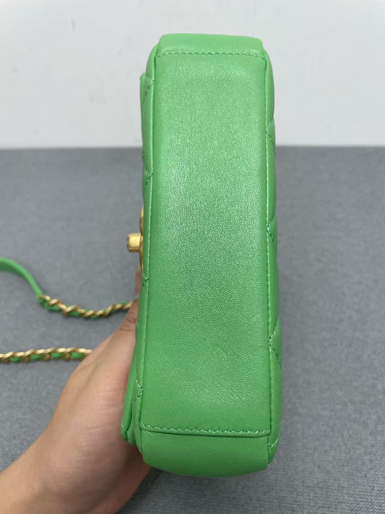 Chanel - Mini Flap Bag - Lambskin leather - Light Green with Gold-Tone Hardware - (mini)