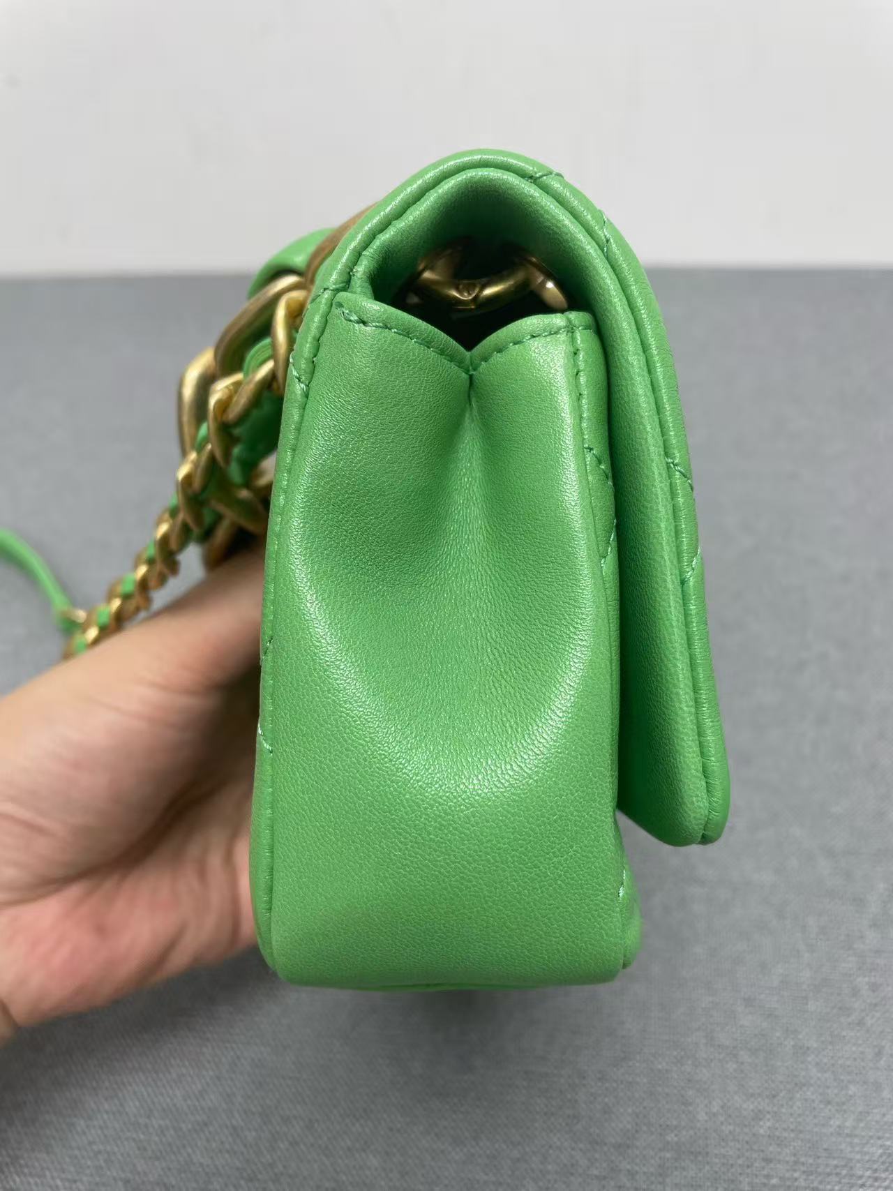 Chanel - Mini Flap Bag - Lambskin leather - Light Green with Gold-Tone Hardware - (mini)