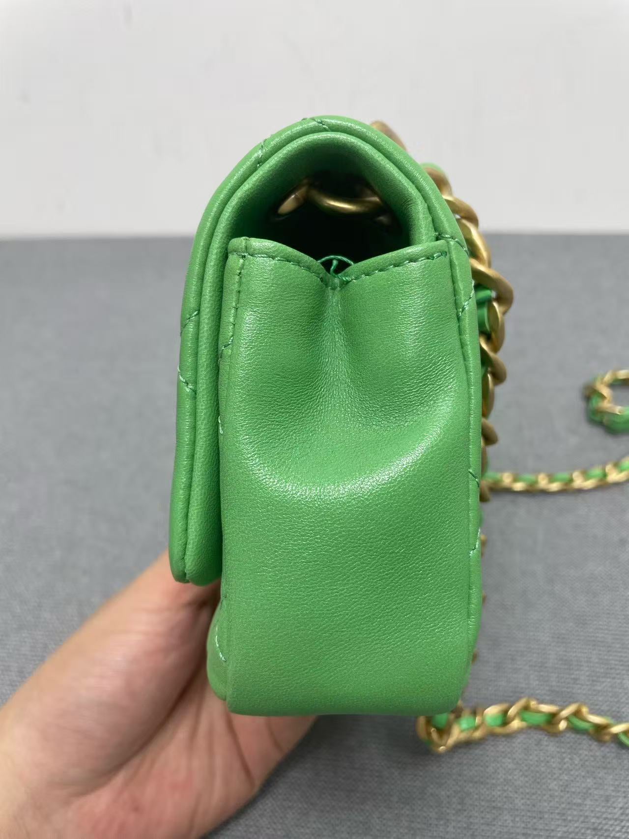 Chanel - Mini Flap Bag - Lambskin leather - Light Green with Gold-Tone Hardware - (mini)