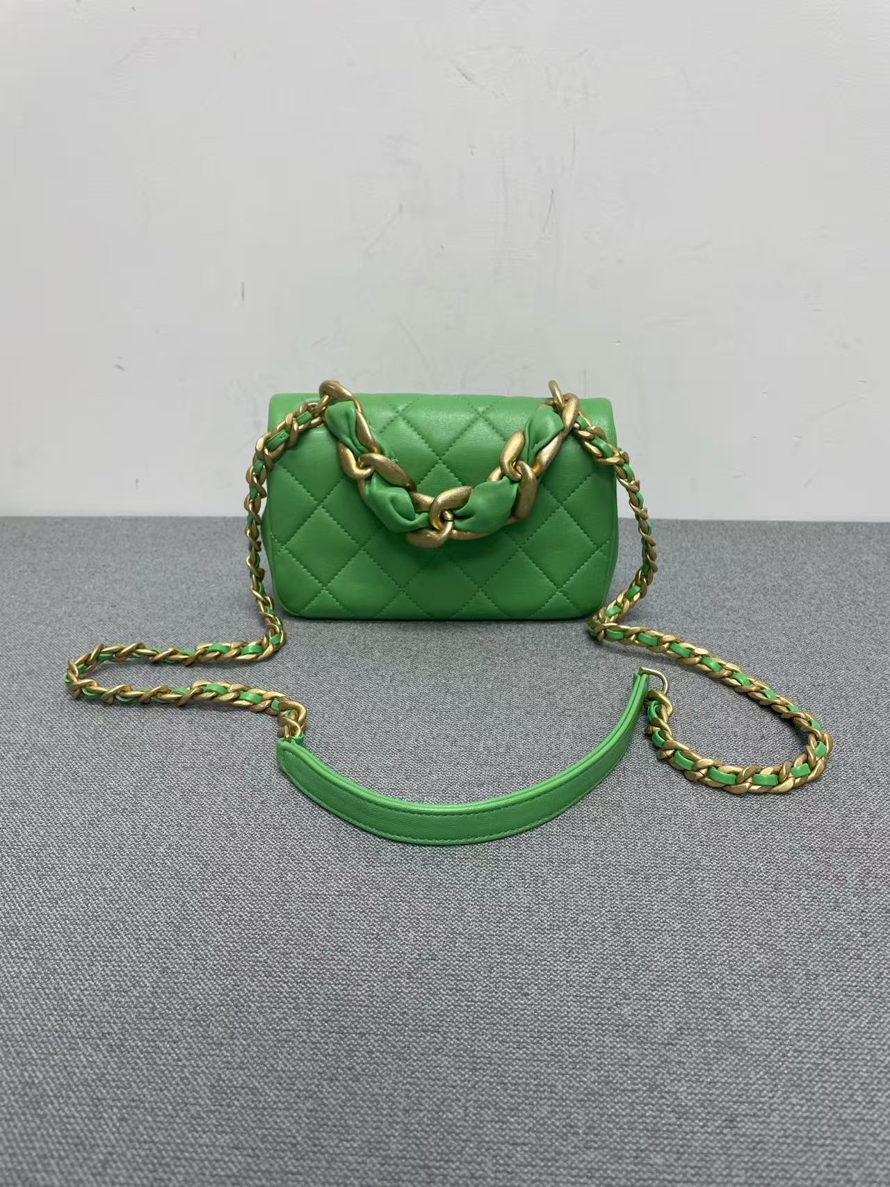 Chanel - Mini Flap Bag - Lambskin leather - Light Green with Gold-Tone Hardware - (mini)