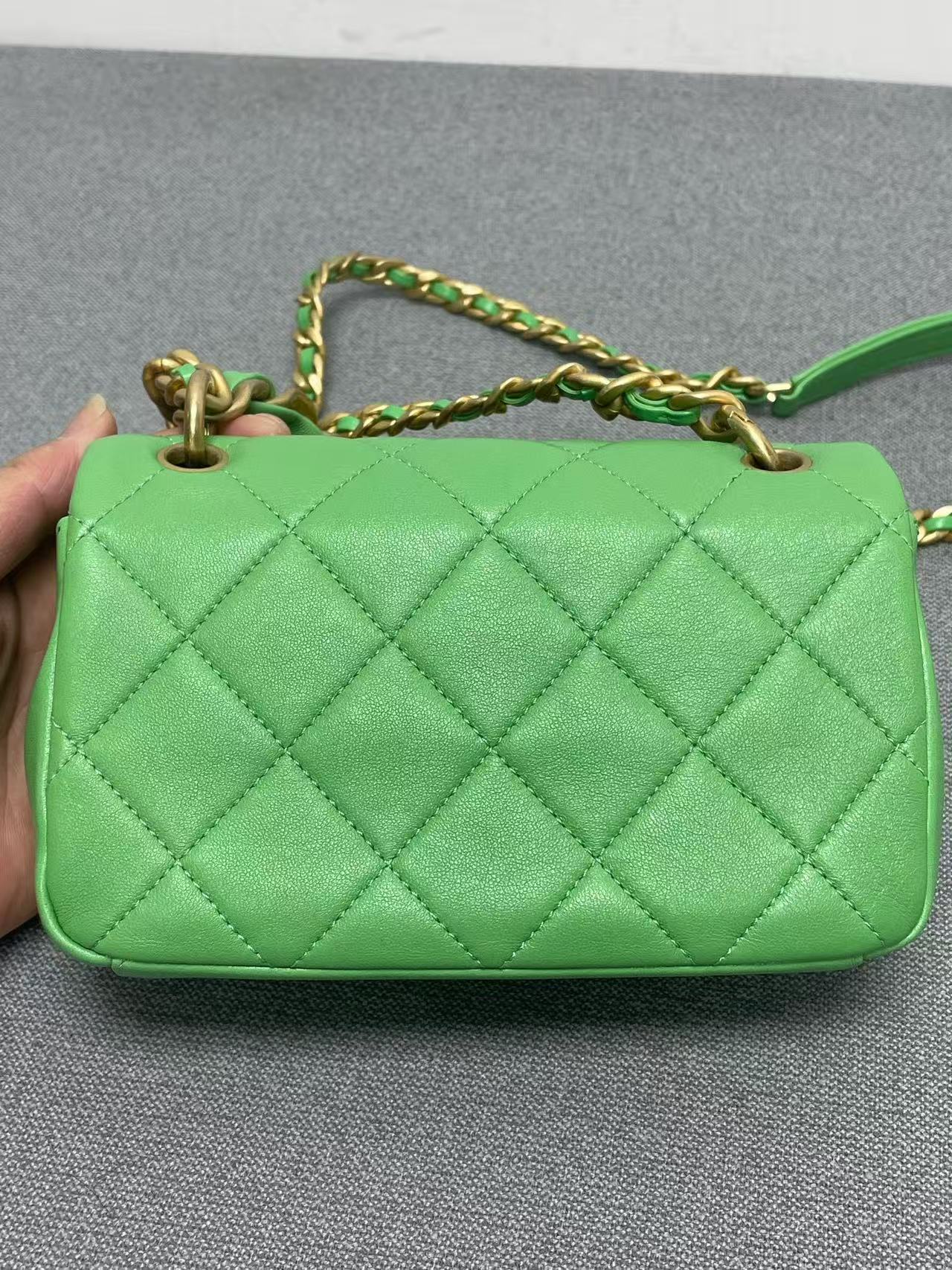 Chanel - Mini Flap Bag - Lambskin leather - Light Green with Gold-Tone Hardware - (mini)