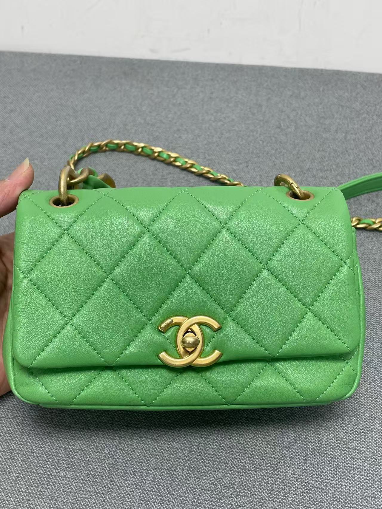 Chanel - Mini Flap Bag - Lambskin leather - Light Green with Gold-Tone Hardware - (mini)