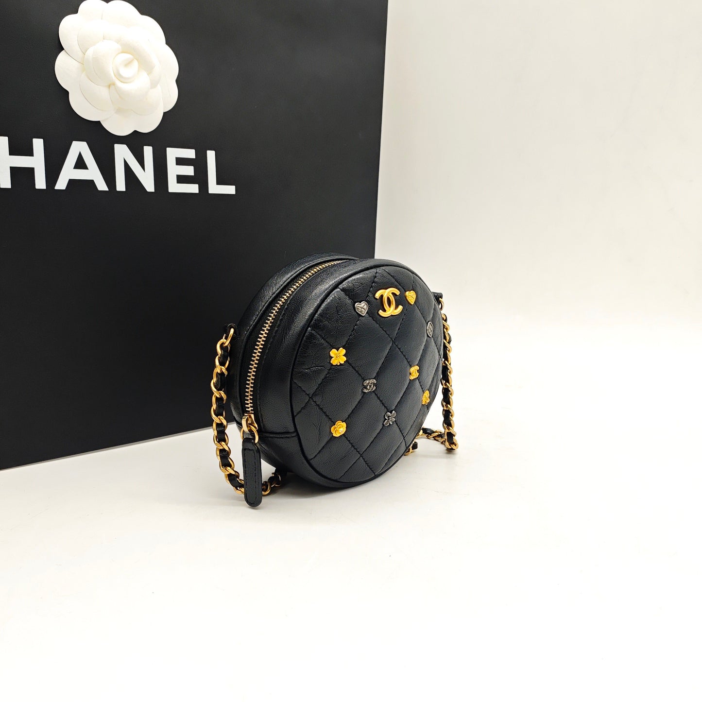 Chanel - Mini Round Bag with Emblems - Lambskin leather - Black - (Mini)