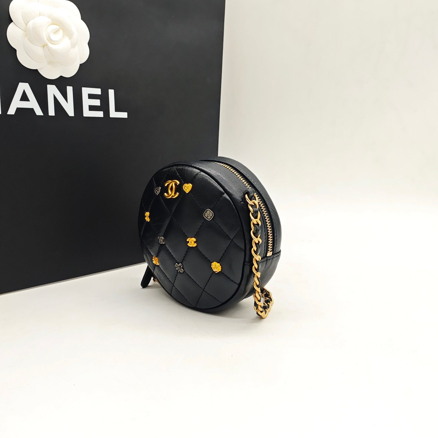 Chanel - Mini Round Bag with Emblems - Lambskin leather - Black - (Mini)