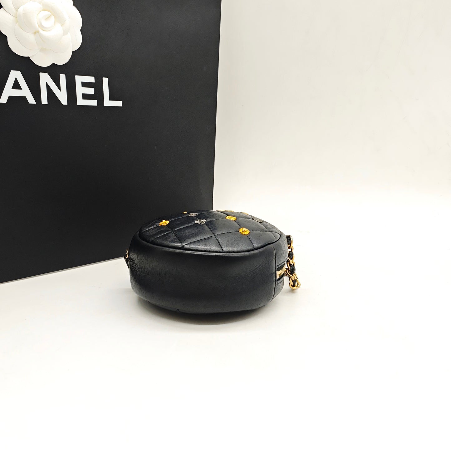 Chanel - Mini Round Bag with Emblems - Lambskin leather - Black - (Mini)