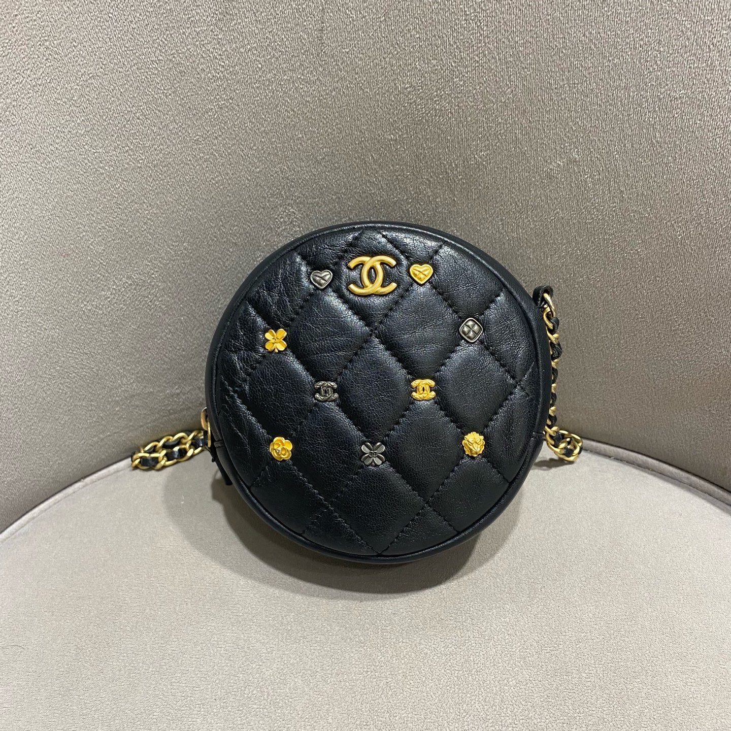 Chanel - Mini Round Bag with Emblems - Lambskin leather - Black - (Mini)