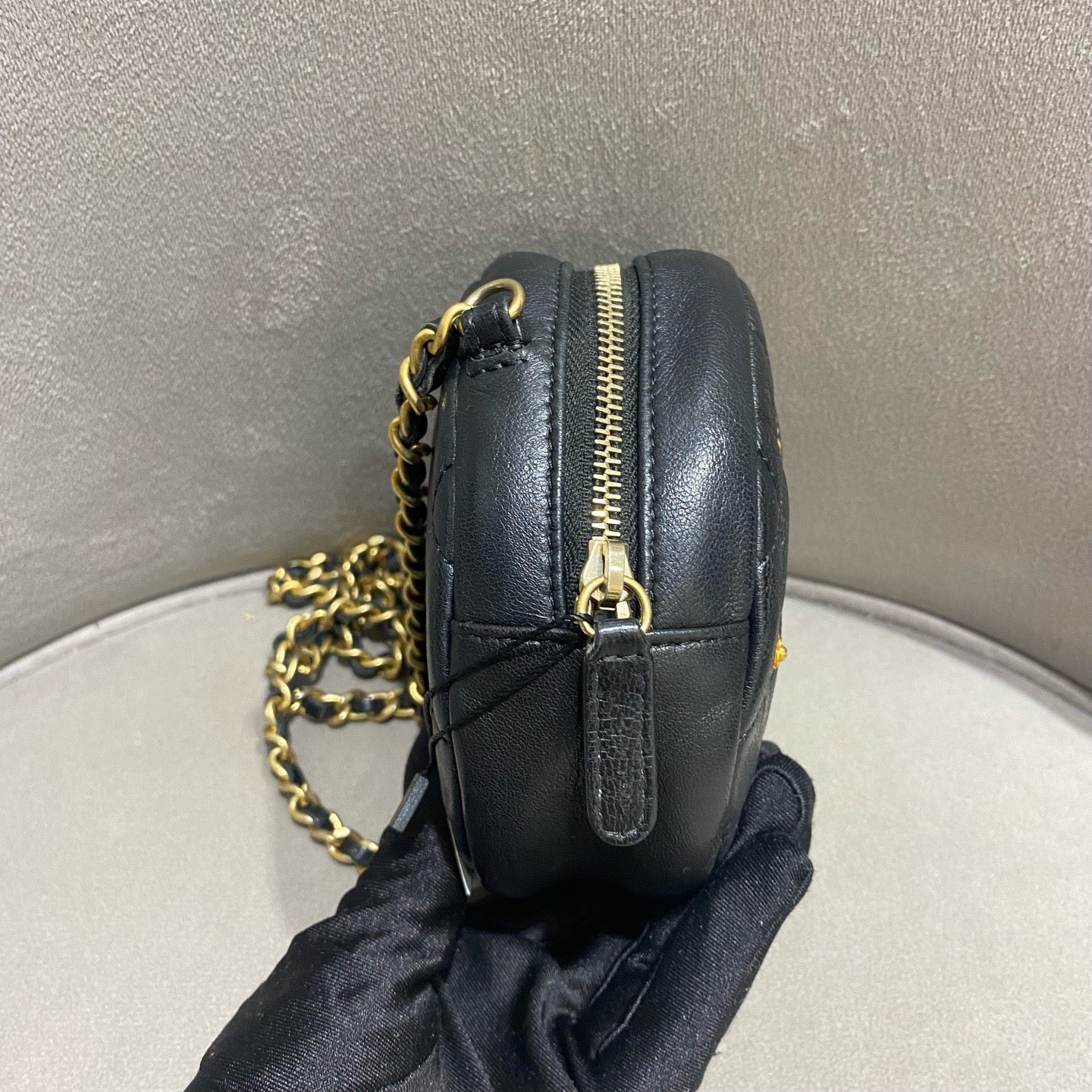 Chanel - Mini Round Bag with Emblems - Lambskin leather - Black - (Mini)