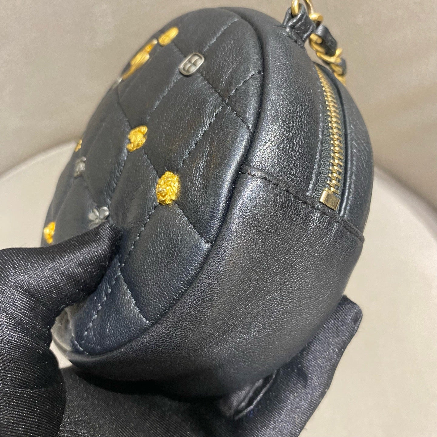 Chanel - Mini Round Bag with Emblems - Lambskin leather - Black - (Mini)