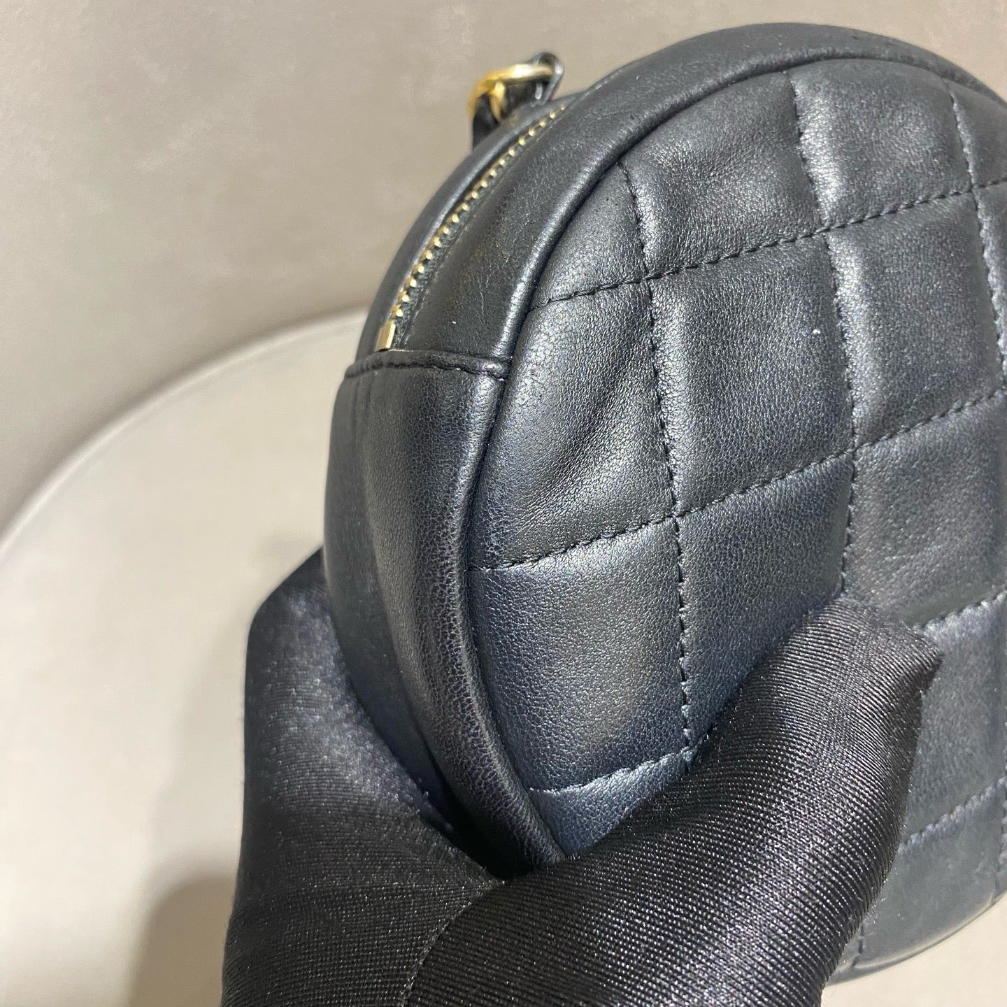 Chanel - Mini Round Bag with Emblems - Lambskin leather - Black - (Mini)
