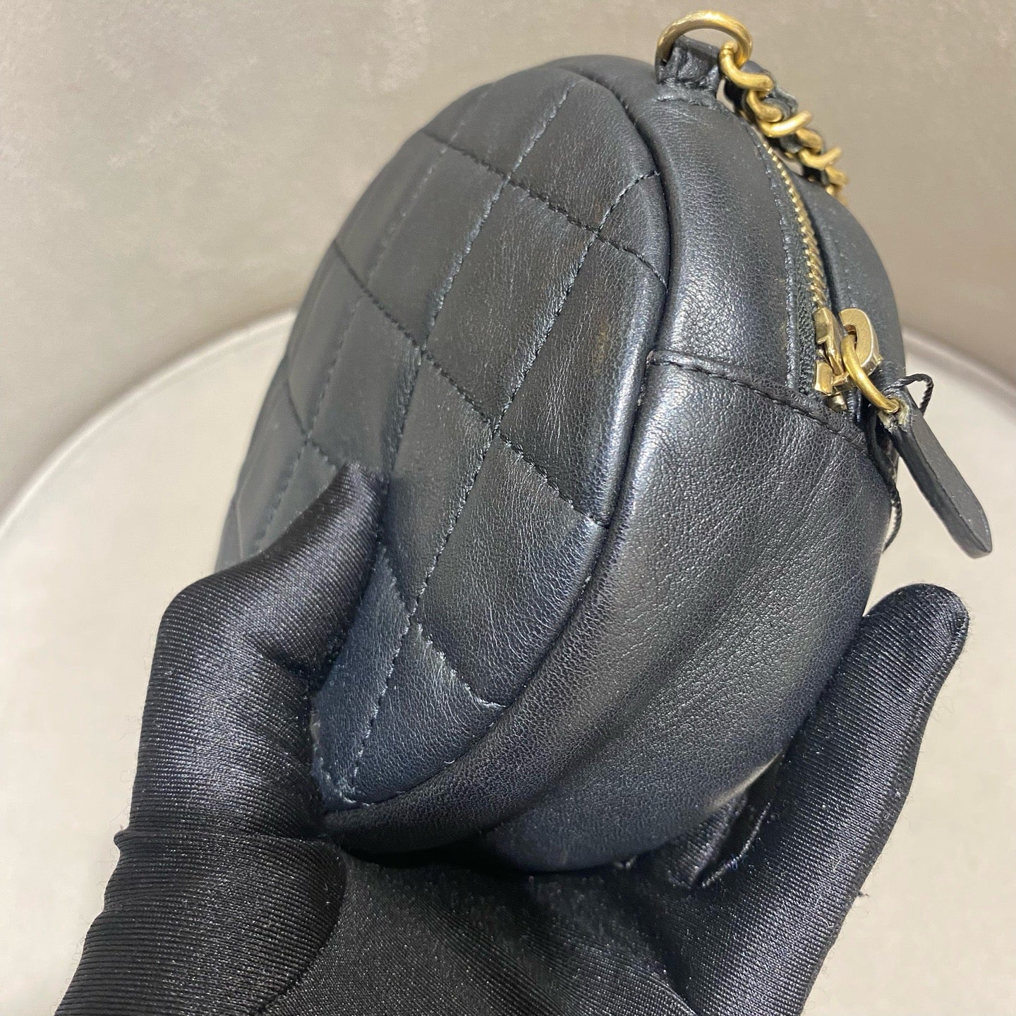 Chanel - Mini Round Bag with Emblems - Lambskin leather - Black - (Mini)
