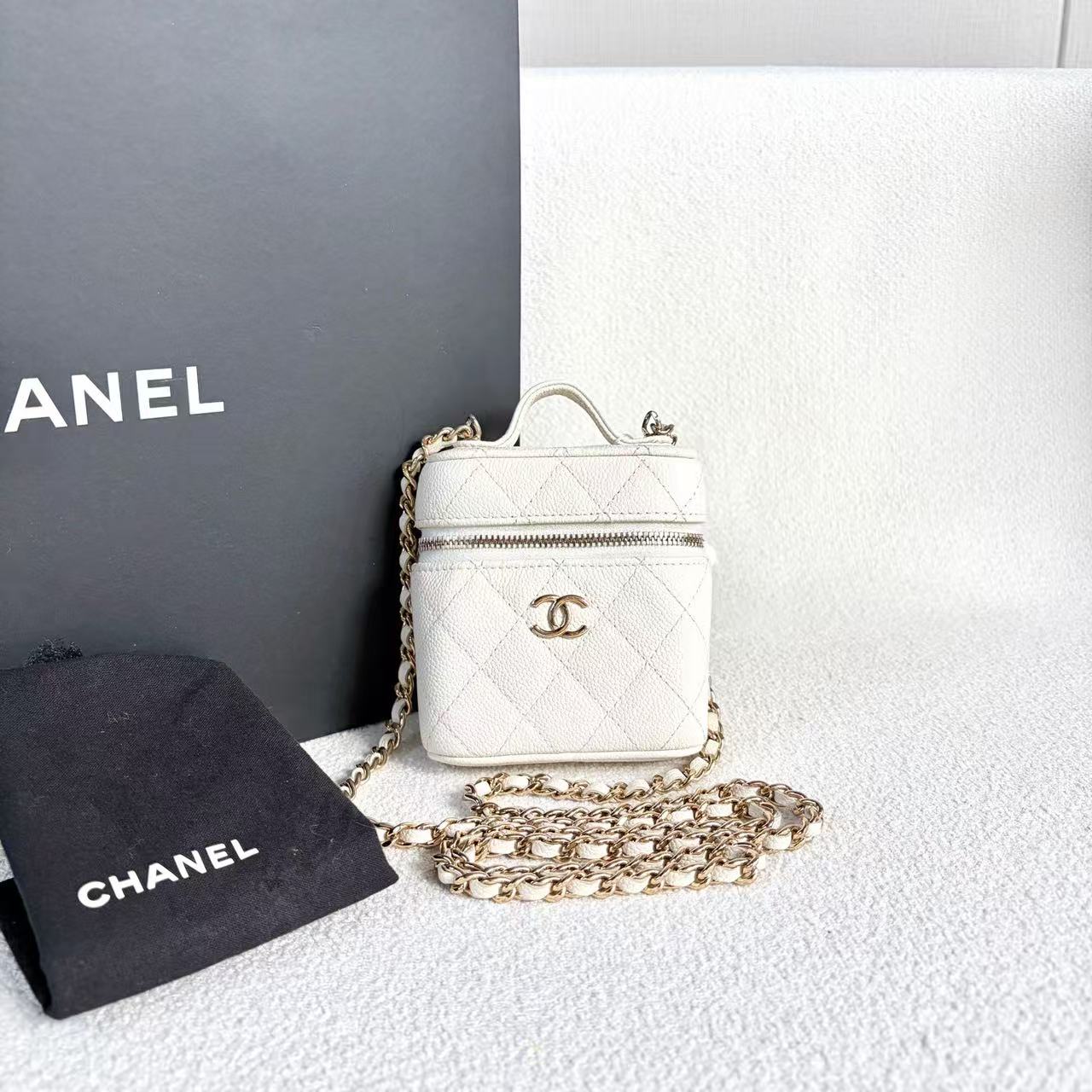 Chanel - Mini Vanity Case - Grained calfskin leather - White with Gold-Tone Hardware - (mini)