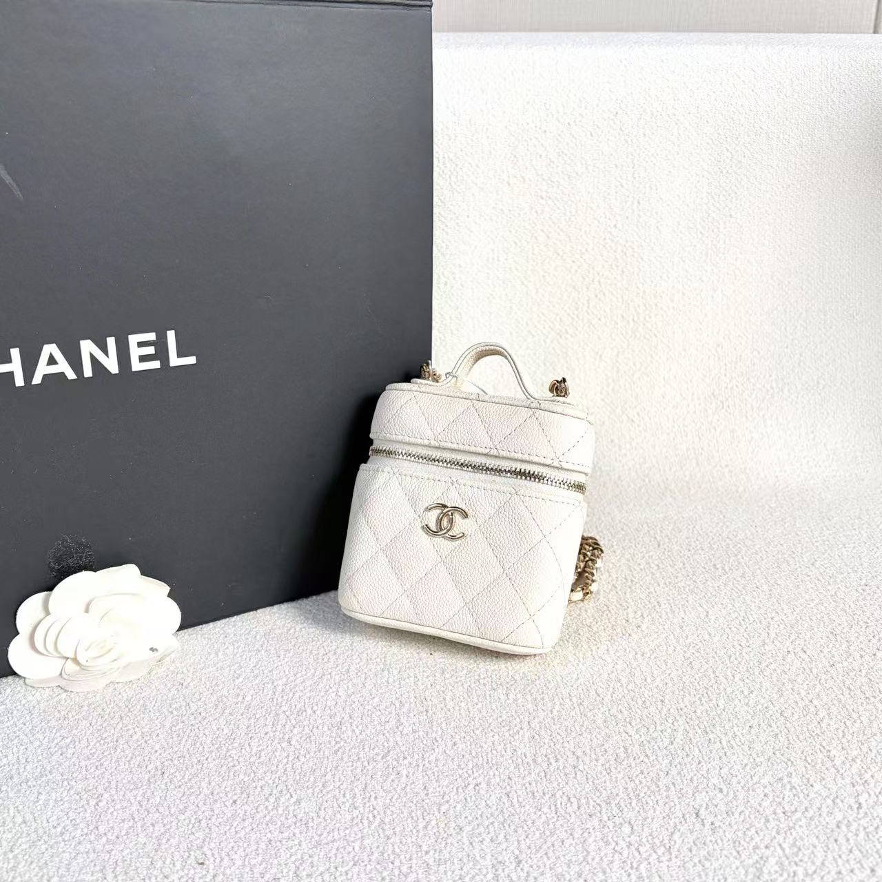 Chanel - Mini Vanity Case - Grained calfskin leather - White with Gold-Tone Hardware - (mini)