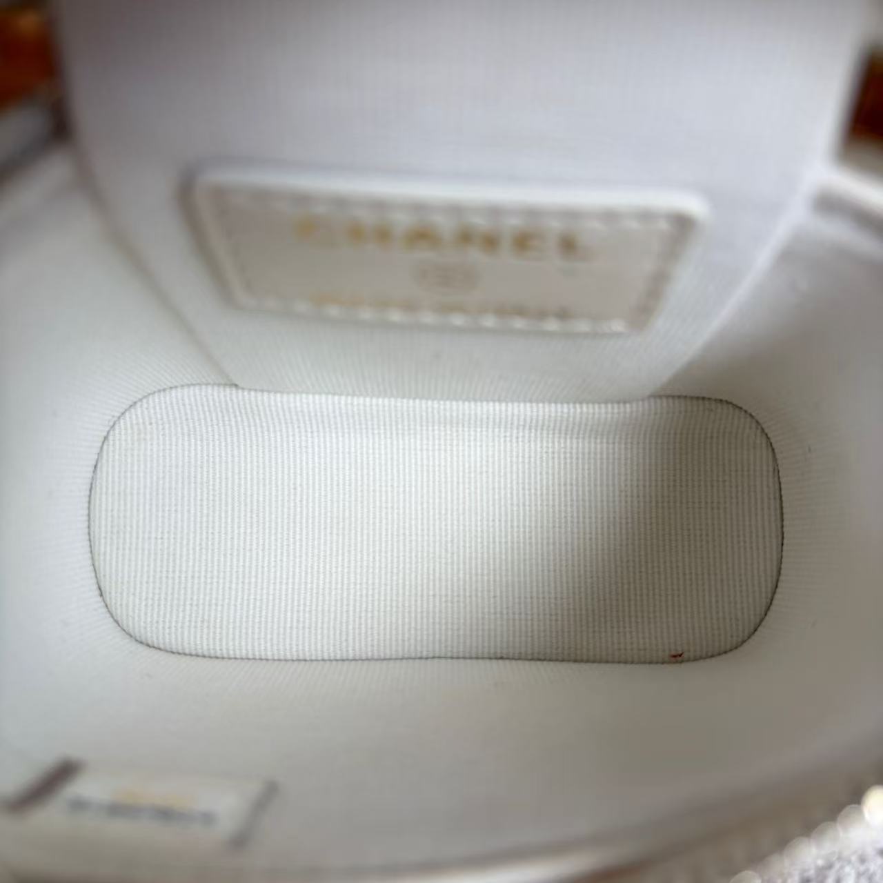 Chanel - Mini Vanity Case - Grained calfskin leather - White with Gold-Tone Hardware - (mini)