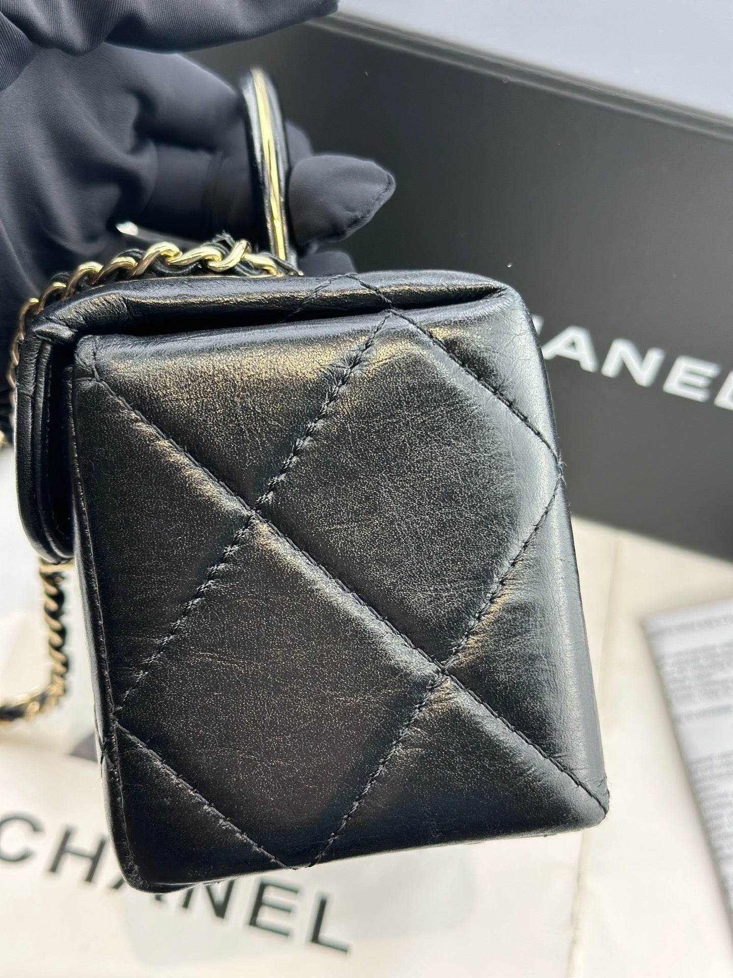 Chanel - Mini Vanity Case - Lambskin leather - Black with Gold-Tone Hardware - (mini)