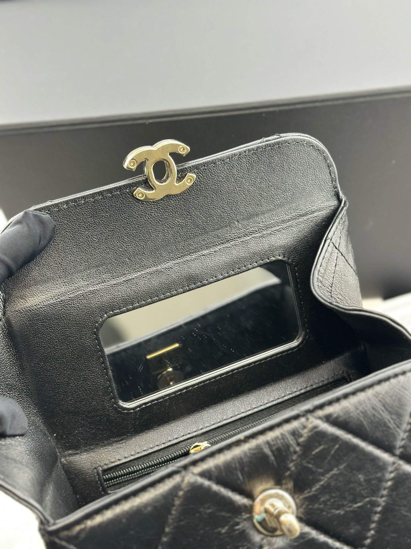 Chanel - Mini Vanity Case - Lambskin leather - Black with Gold-Tone Hardware - (mini)