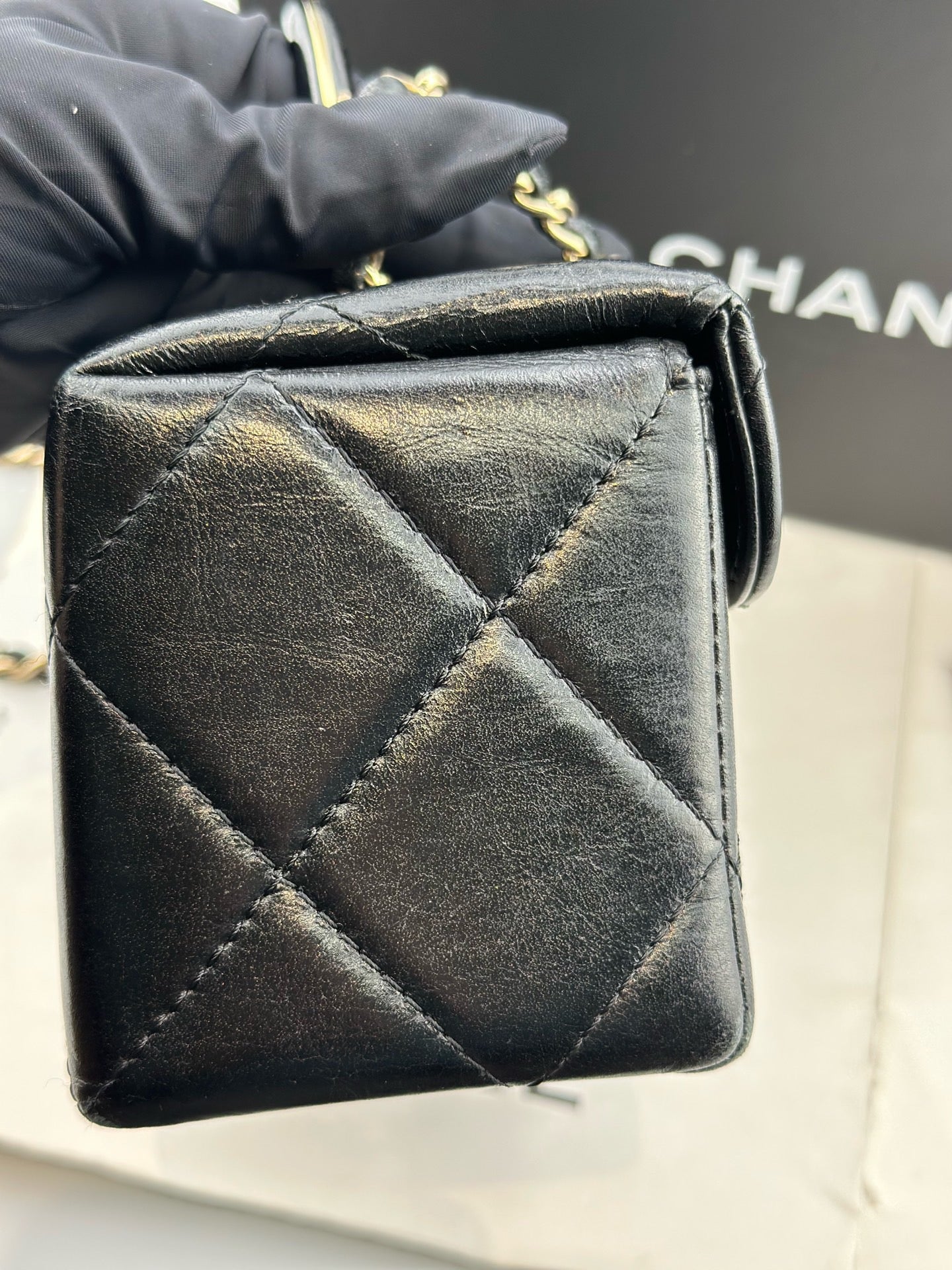 Chanel - Mini Vanity Case - Lambskin leather - Black with Gold-Tone Hardware - (mini)