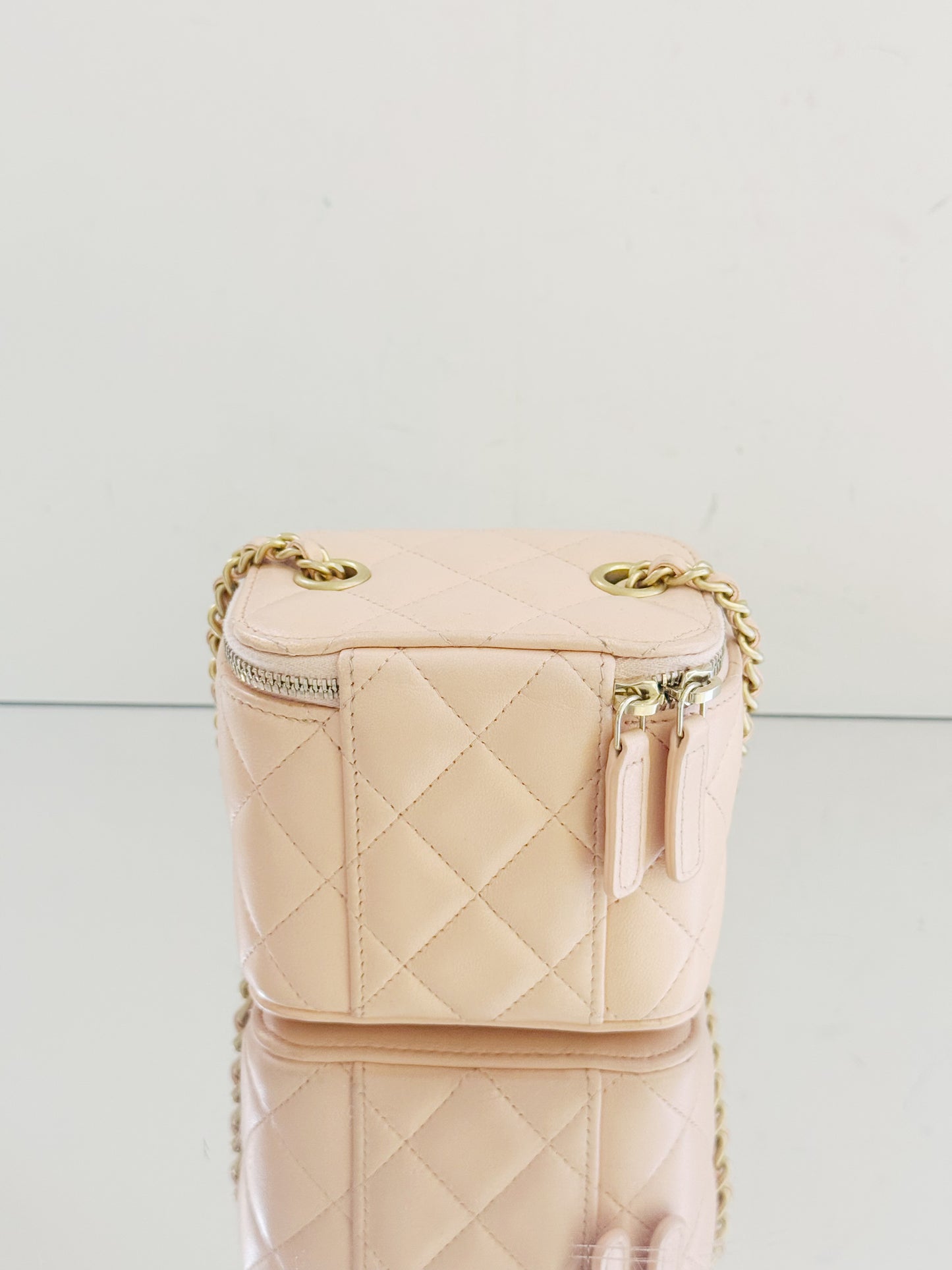 Chanel - Mini Vanity Case - Lambskin leather - Pale Orange with Gold-Tone Hardware - (mini)
