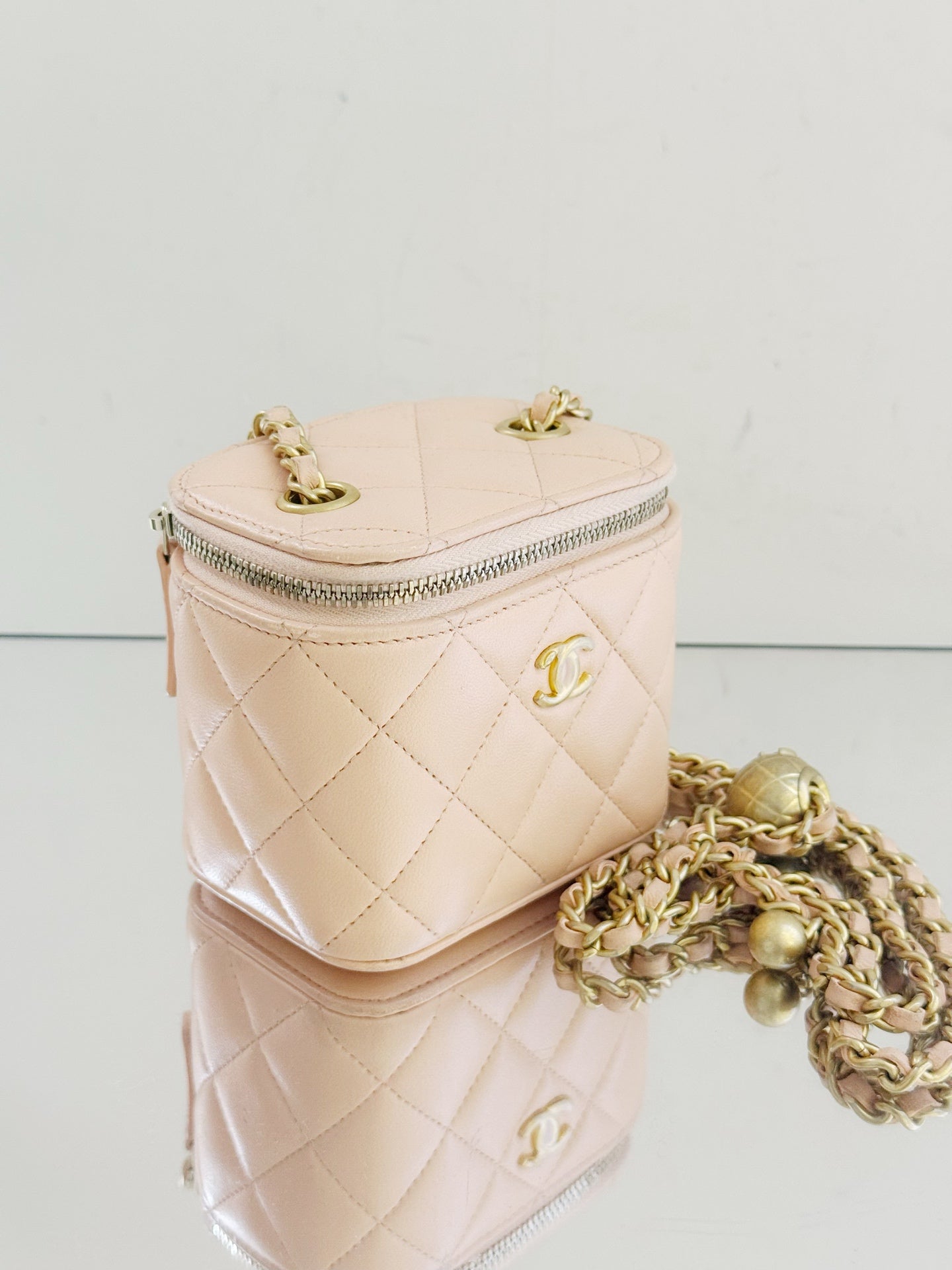 Chanel - Mini Vanity Case - Lambskin leather - Pale Orange with Gold-Tone Hardware - (mini)