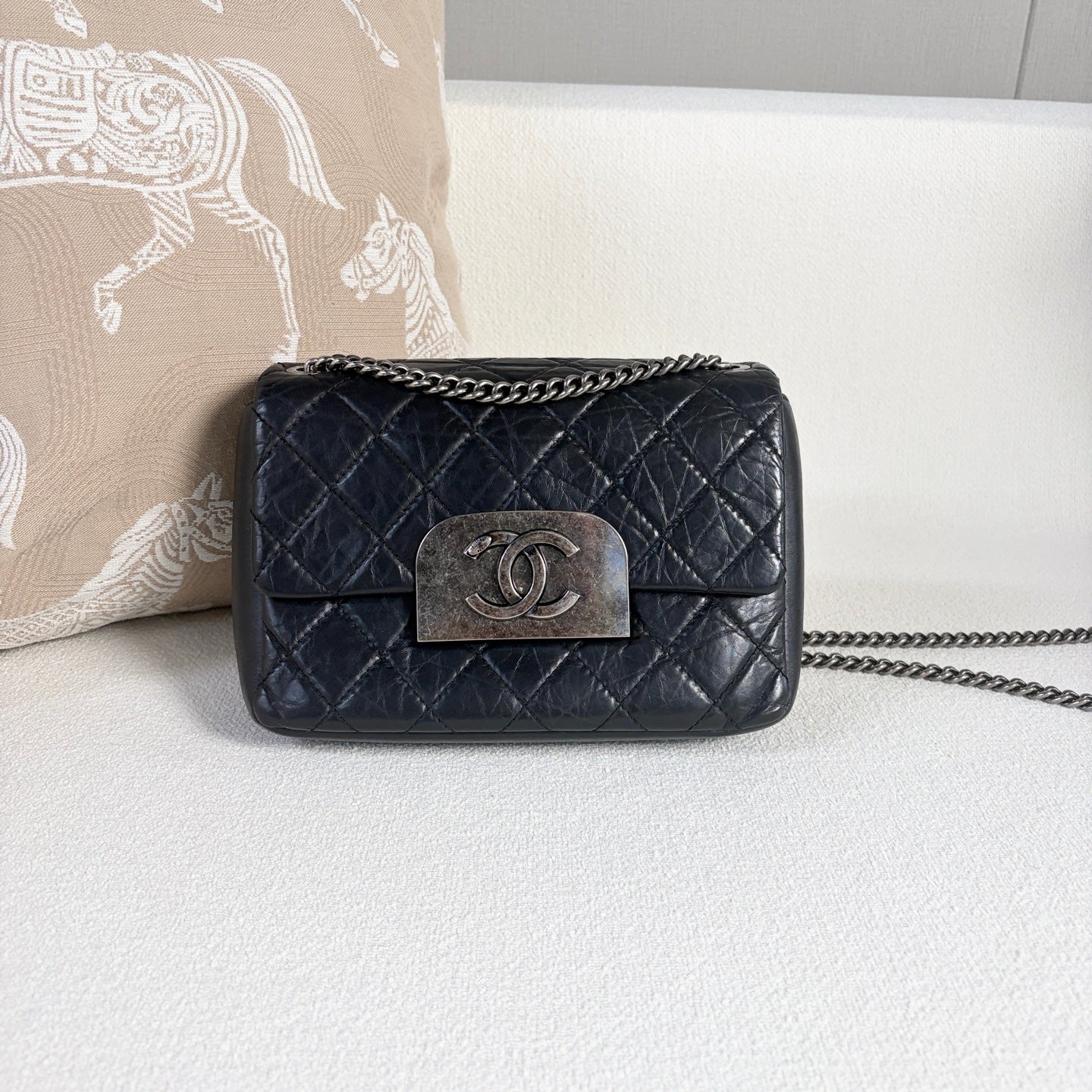 Chanel - Mumbai Messenger Bag - Leather - Black - (mini)
