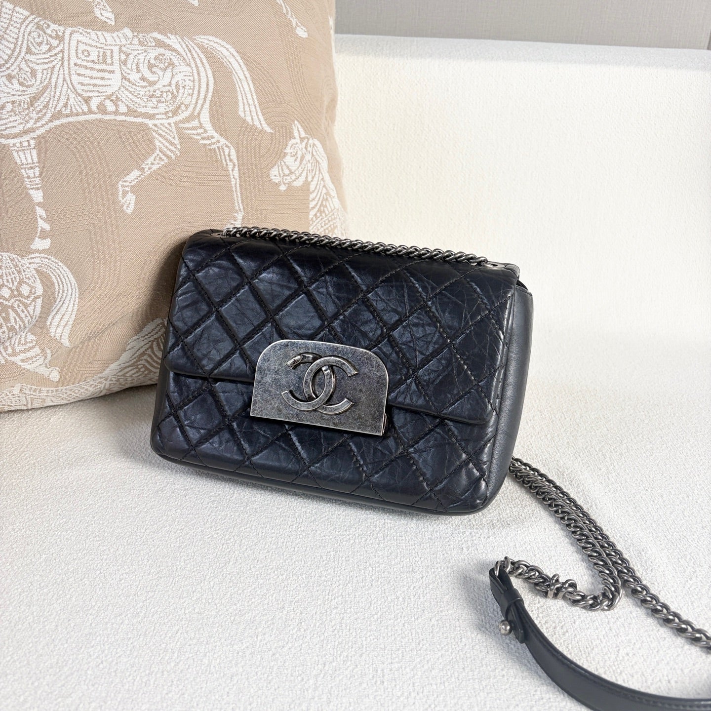 Chanel - Mumbai Messenger Bag - Leather - Black - (mini)