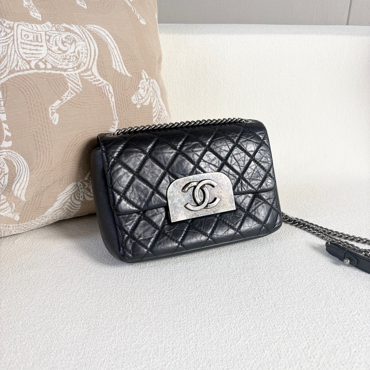 Chanel - Mumbai Messenger Bag - Leather - Black - (mini)