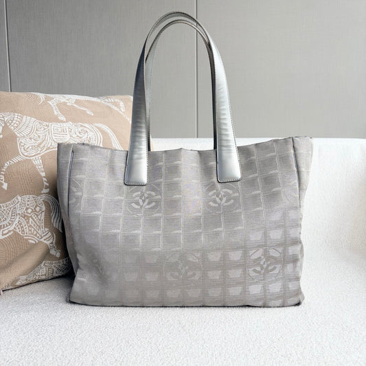 Chanel - New Travel Line Tote - Woven canvas and leather - Silver Grey - (Medium)