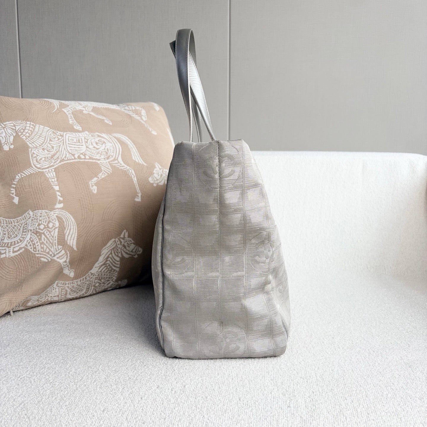 Chanel - New Travel Line Tote - Woven canvas and leather - Silver Grey - (Medium)