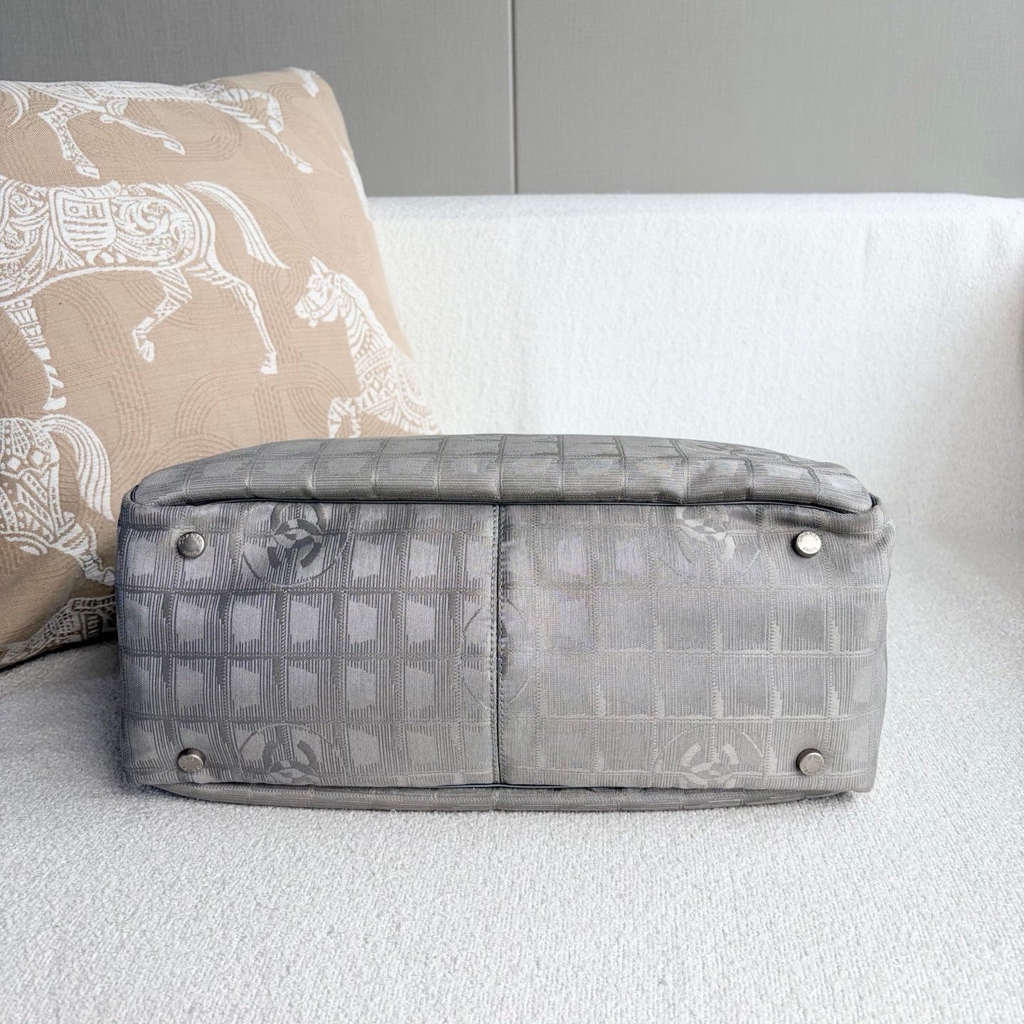 Chanel - New Travel Line Tote - Woven canvas and leather - Silver Grey - (Medium)