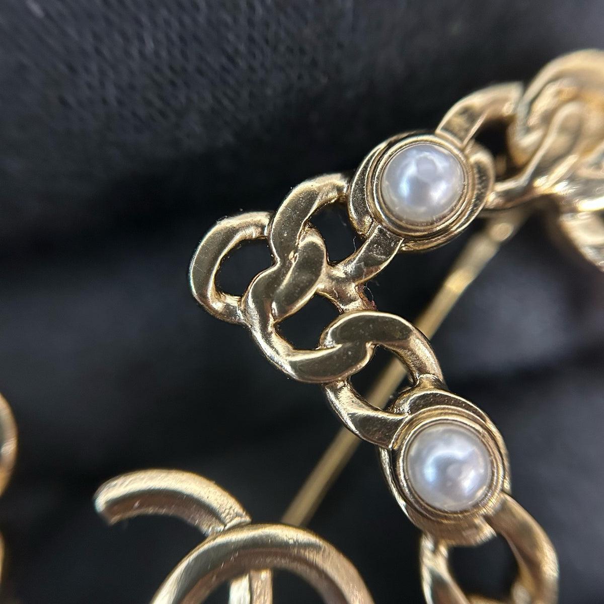 Chanel - No. 5 21P - Gold-tone metal with glass stones and imitation pearls - Multicolour