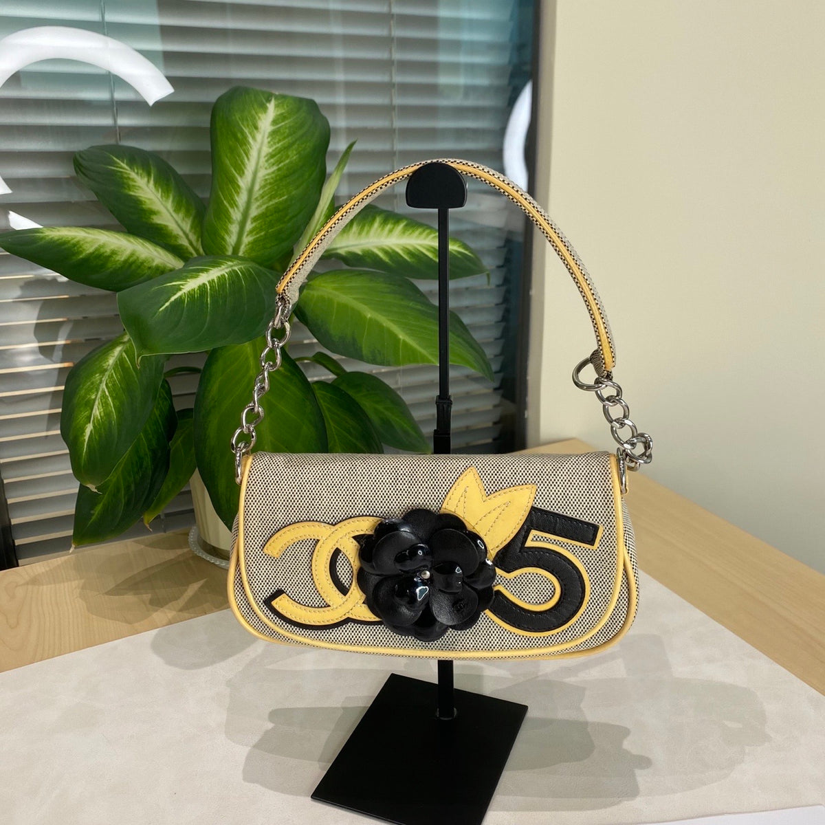 Chanel - No. 5 Camellia - Cloth - Beige - (mini)