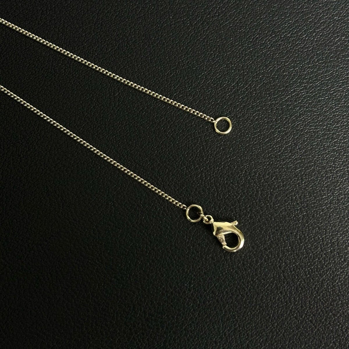 Chanel - No. 5 Perfume Bottle Pendant Necklace - Gold-tone metal chain and hardware with a clear glass perfume-bottle pendant. - Gold - (45 cm)