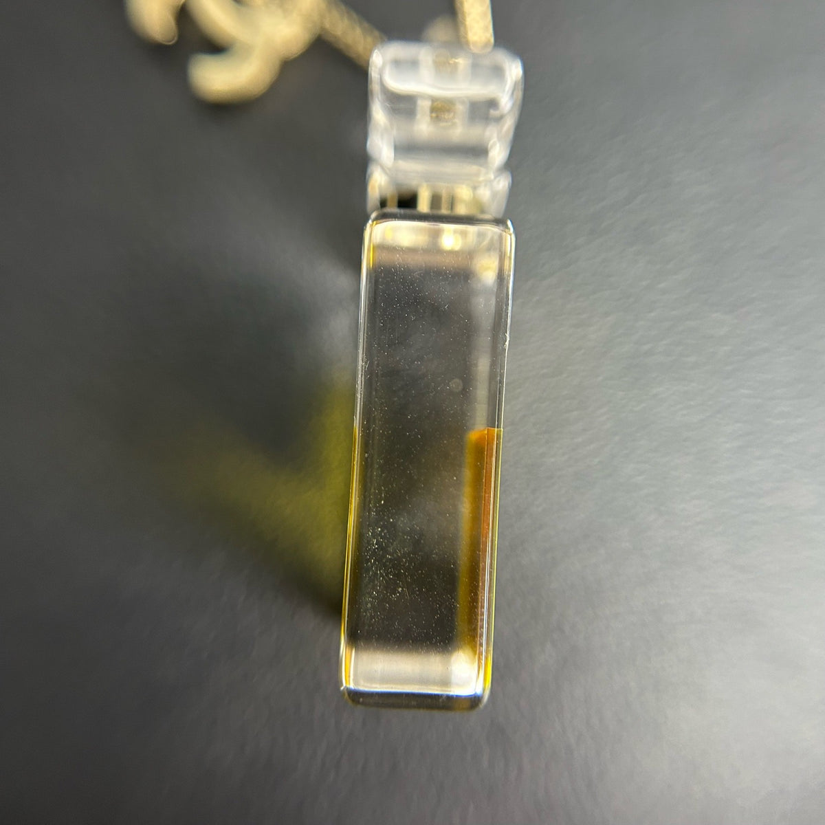 Chanel - No. 5 Perfume Bottle Pendant Necklace - Gold-tone metal chain and hardware with a clear glass perfume-bottle pendant. - Gold - (45 cm)