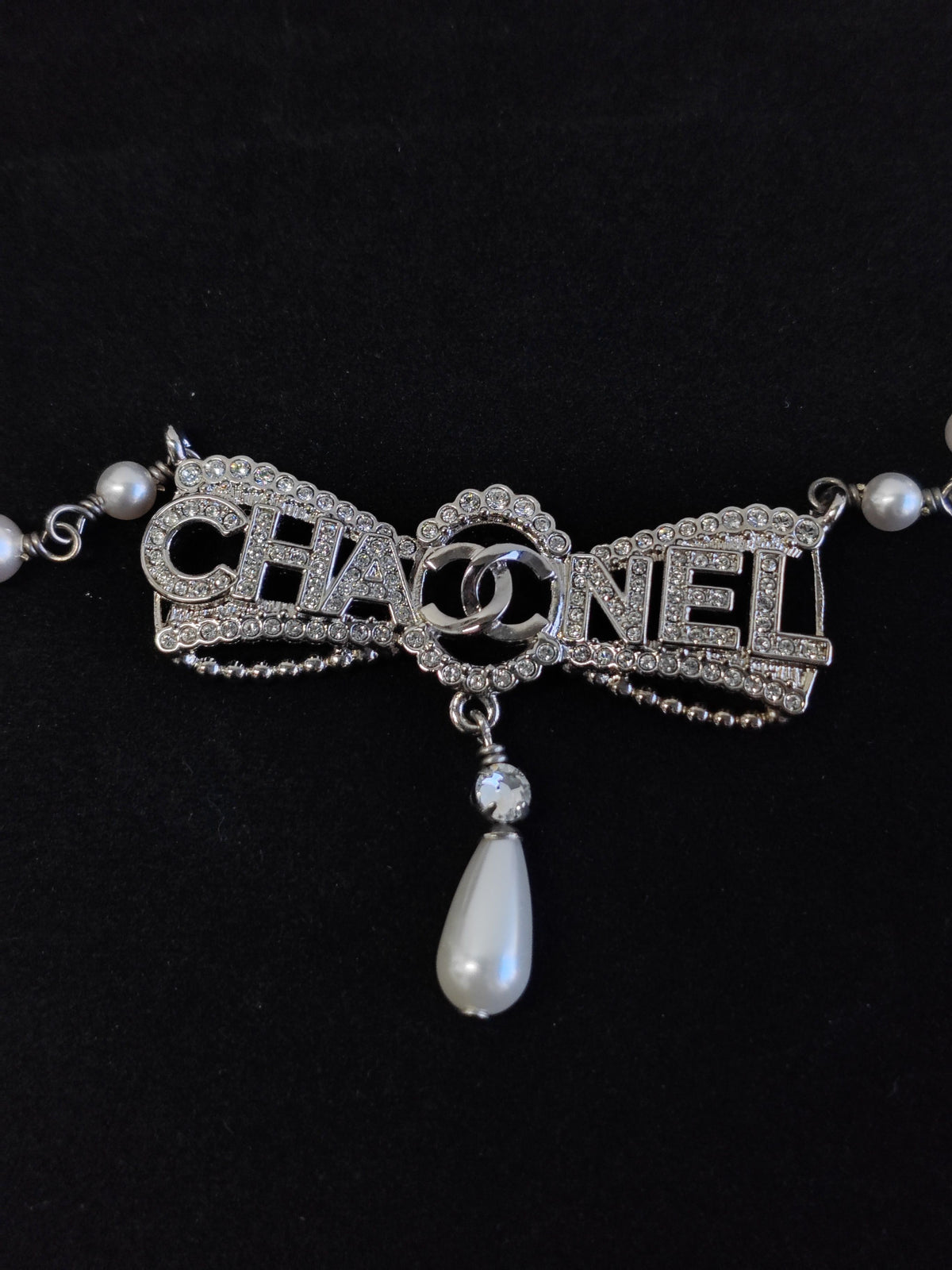 Chanel - Other - Base metal with glass rhinestones and imitation pearls - Silver