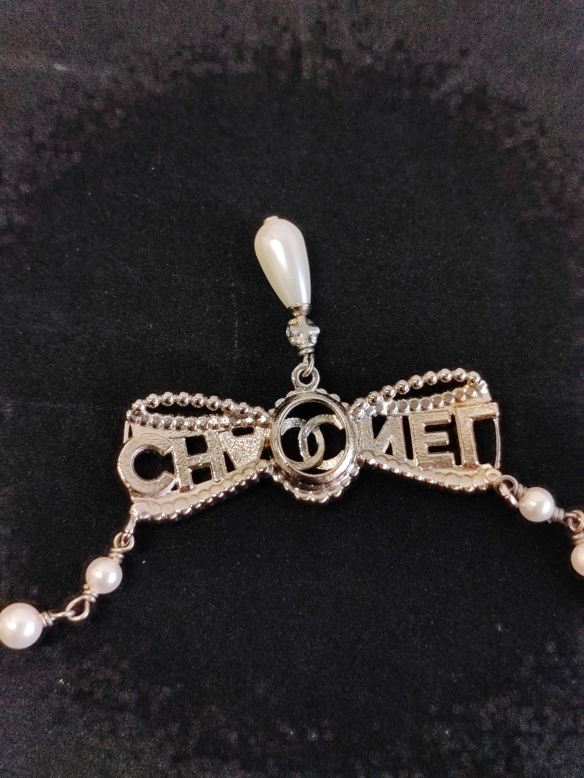 Chanel - Other - Base metal with glass rhinestones and imitation pearls - Silver