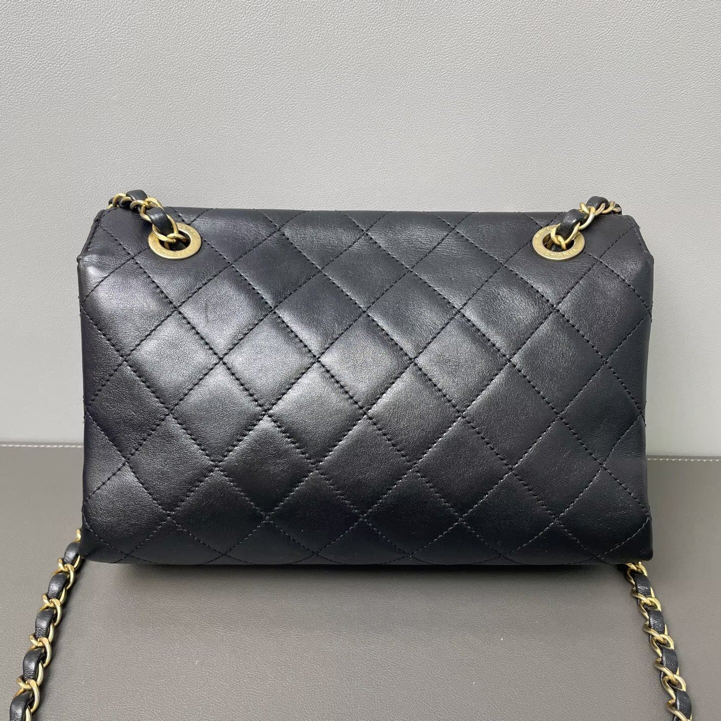Chanel - Other - Calfskin leather - Black with Gold-Tone Hardware - (medium)