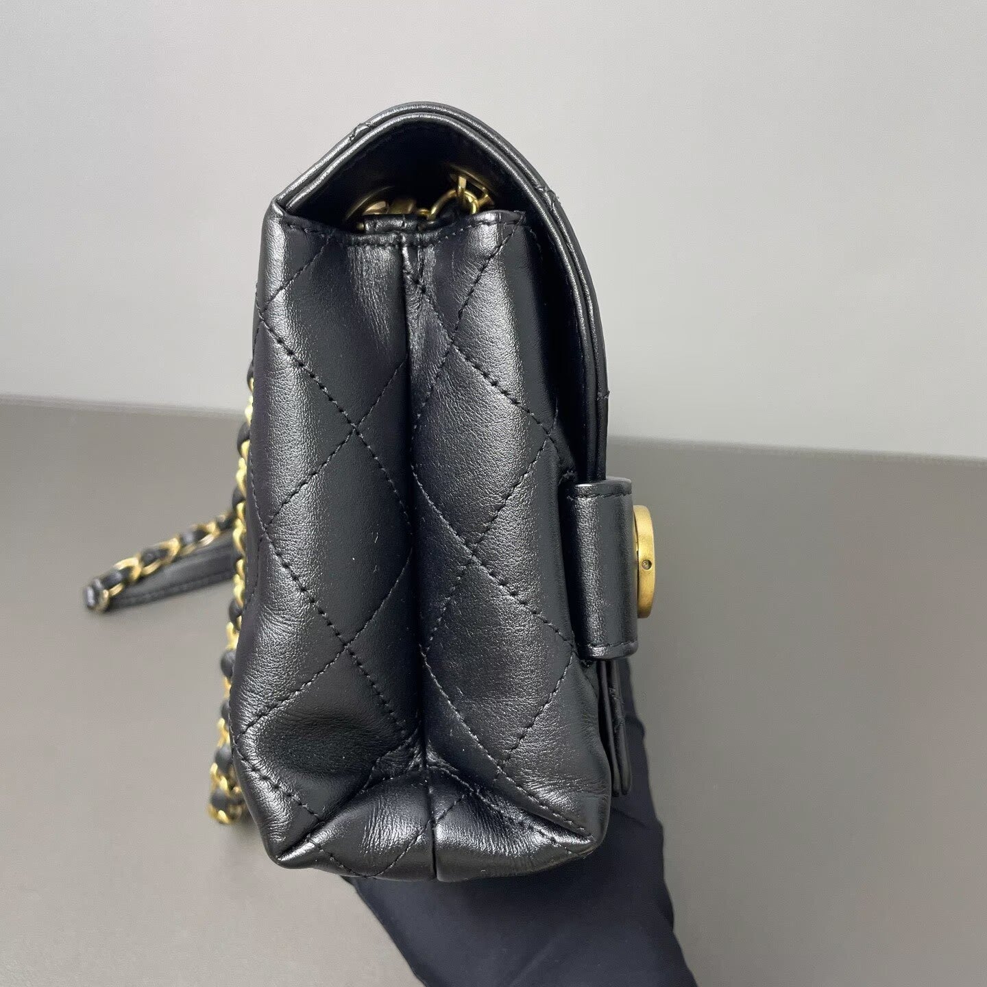 Chanel - Other - Calfskin leather - Black with Gold-Tone Hardware - (medium)