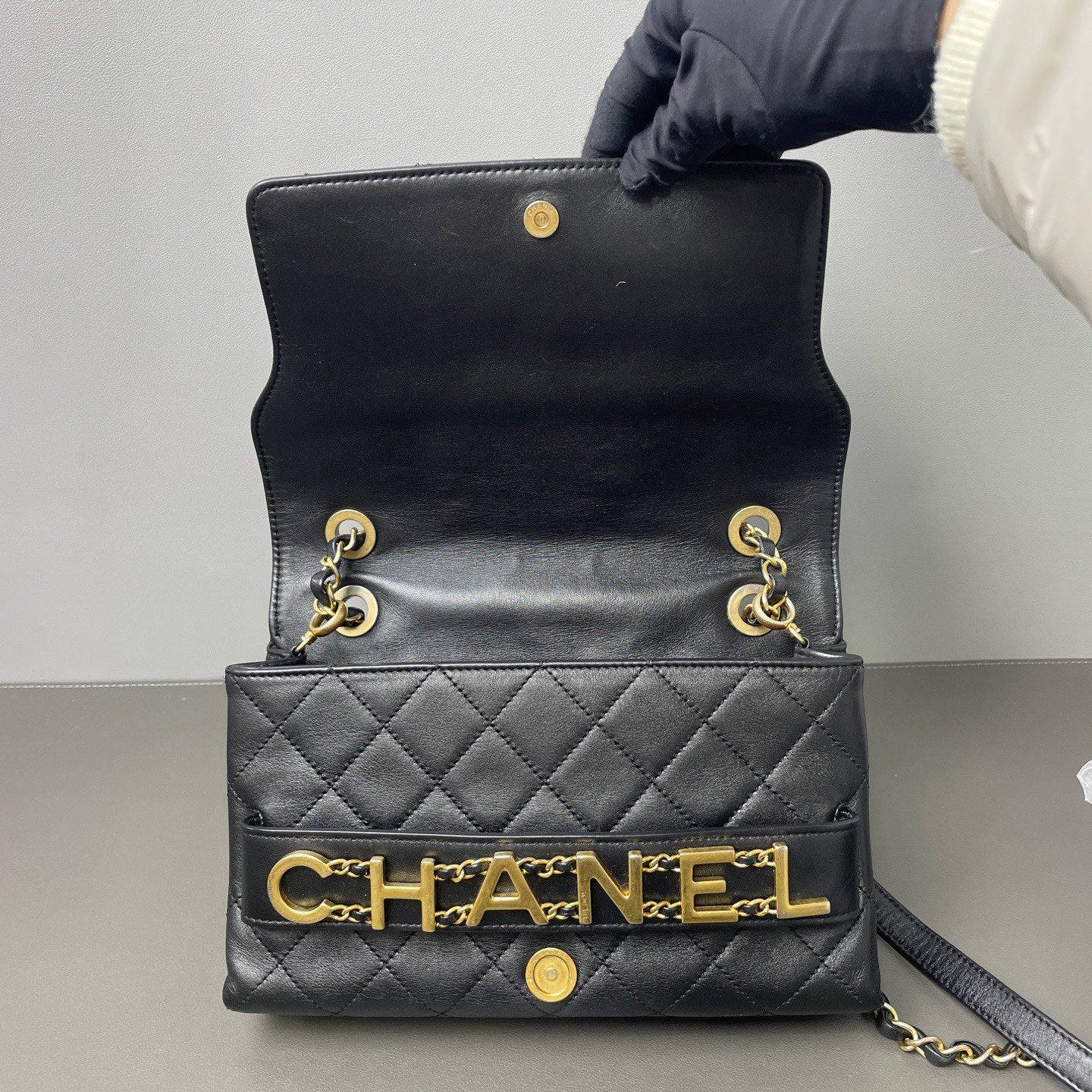 Chanel - Other - Calfskin leather - Black with Gold-Tone Hardware - (medium)