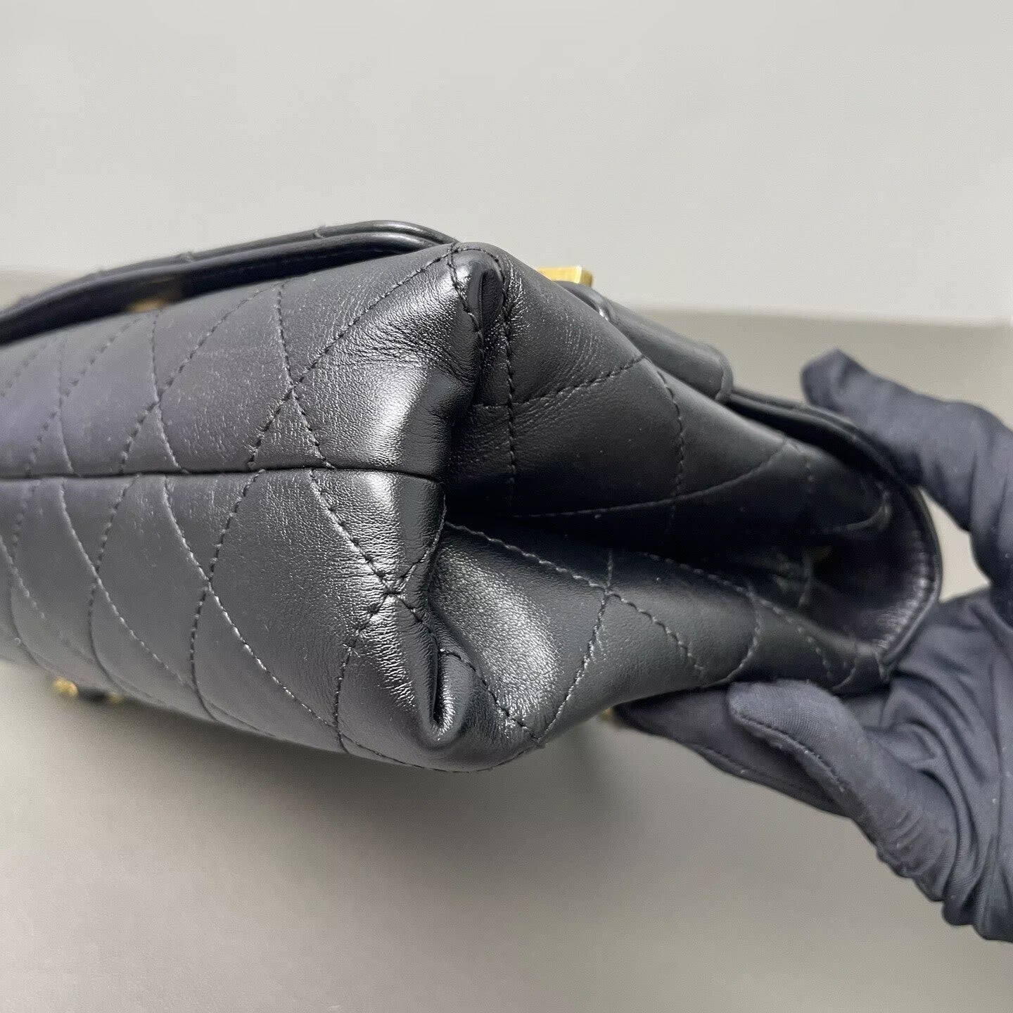 Chanel - Other - Calfskin leather - Black with Gold-Tone Hardware - (medium)
