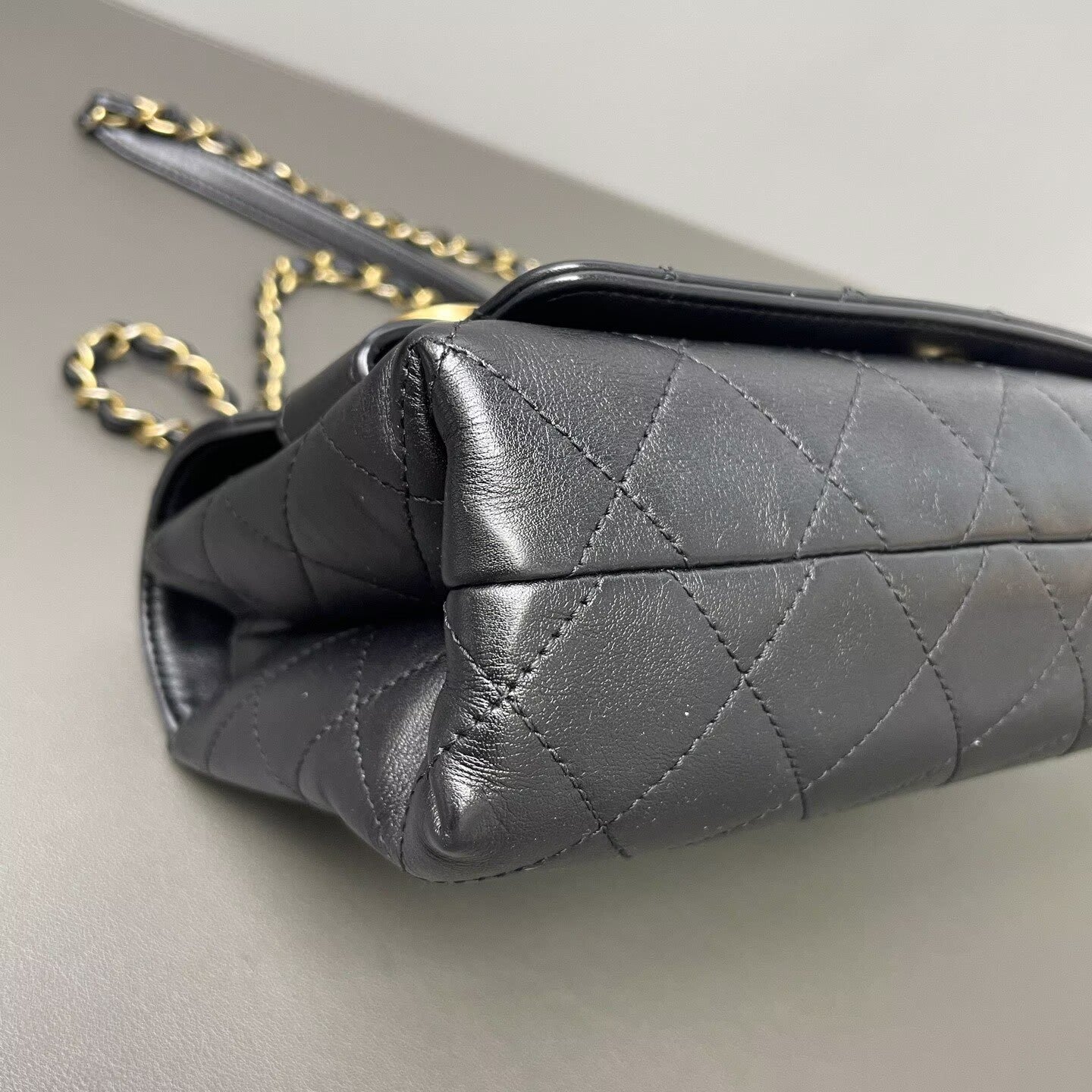 Chanel - Other - Calfskin leather - Black with Gold-Tone Hardware - (medium)
