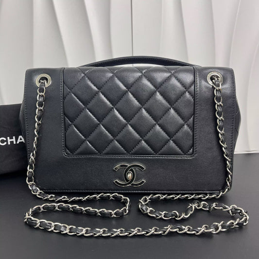Chanel - Other - Calfskin leather - Black with Silver-Tone Hardware - (medium)