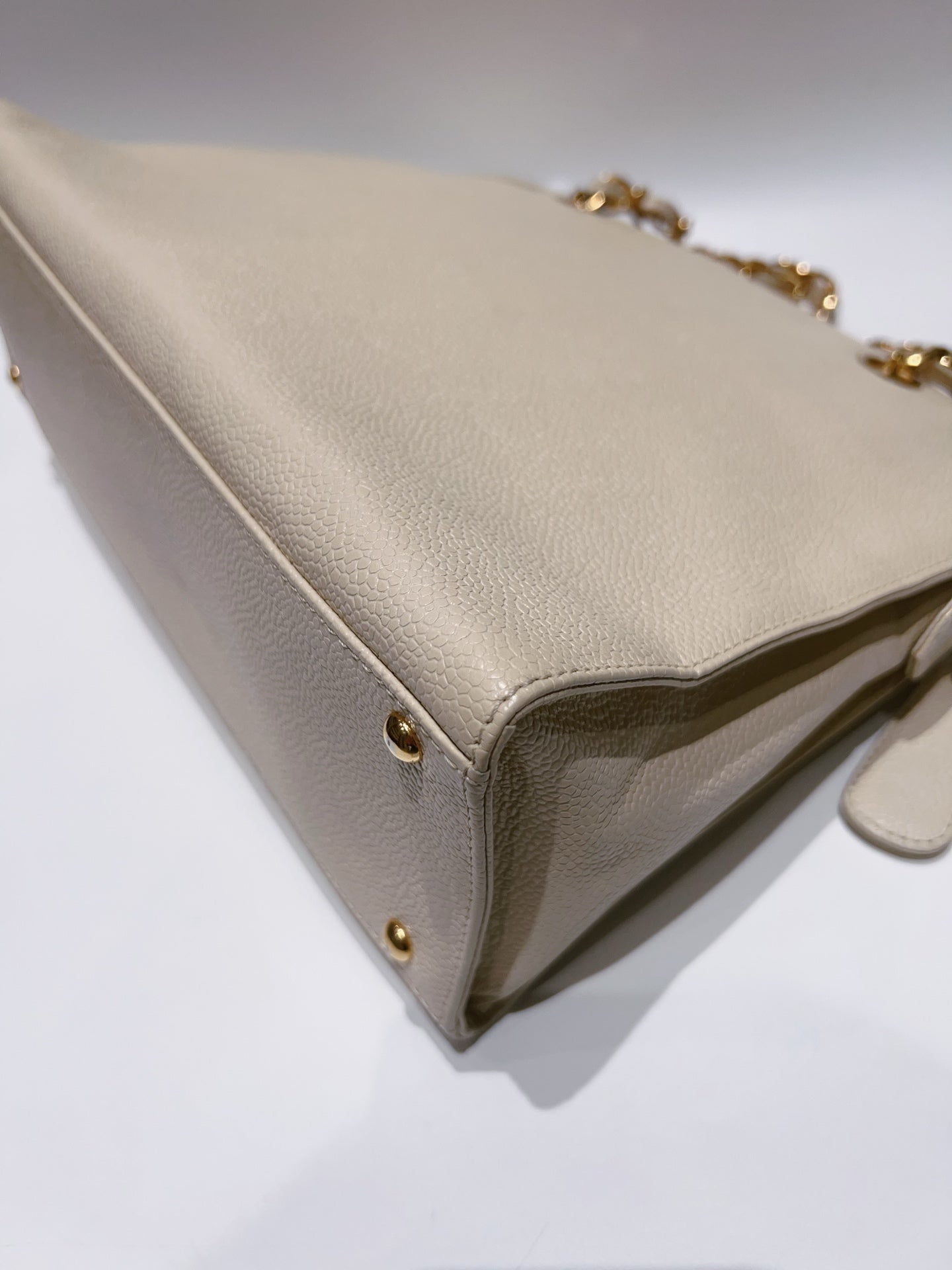 Chanel - Other - Calfskin - White - (medium)