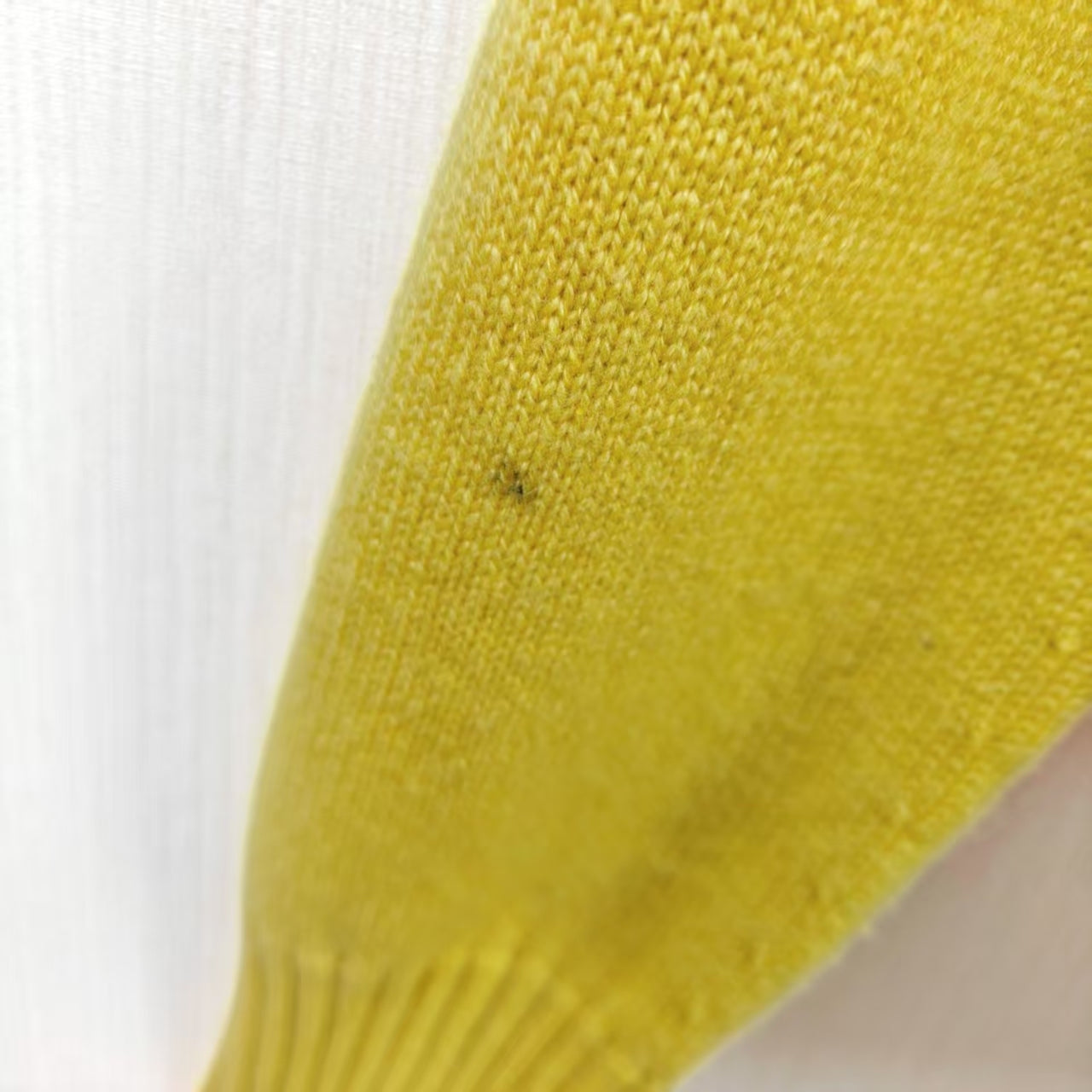 Chanel - Other - Cashmere - Yellow - (38)