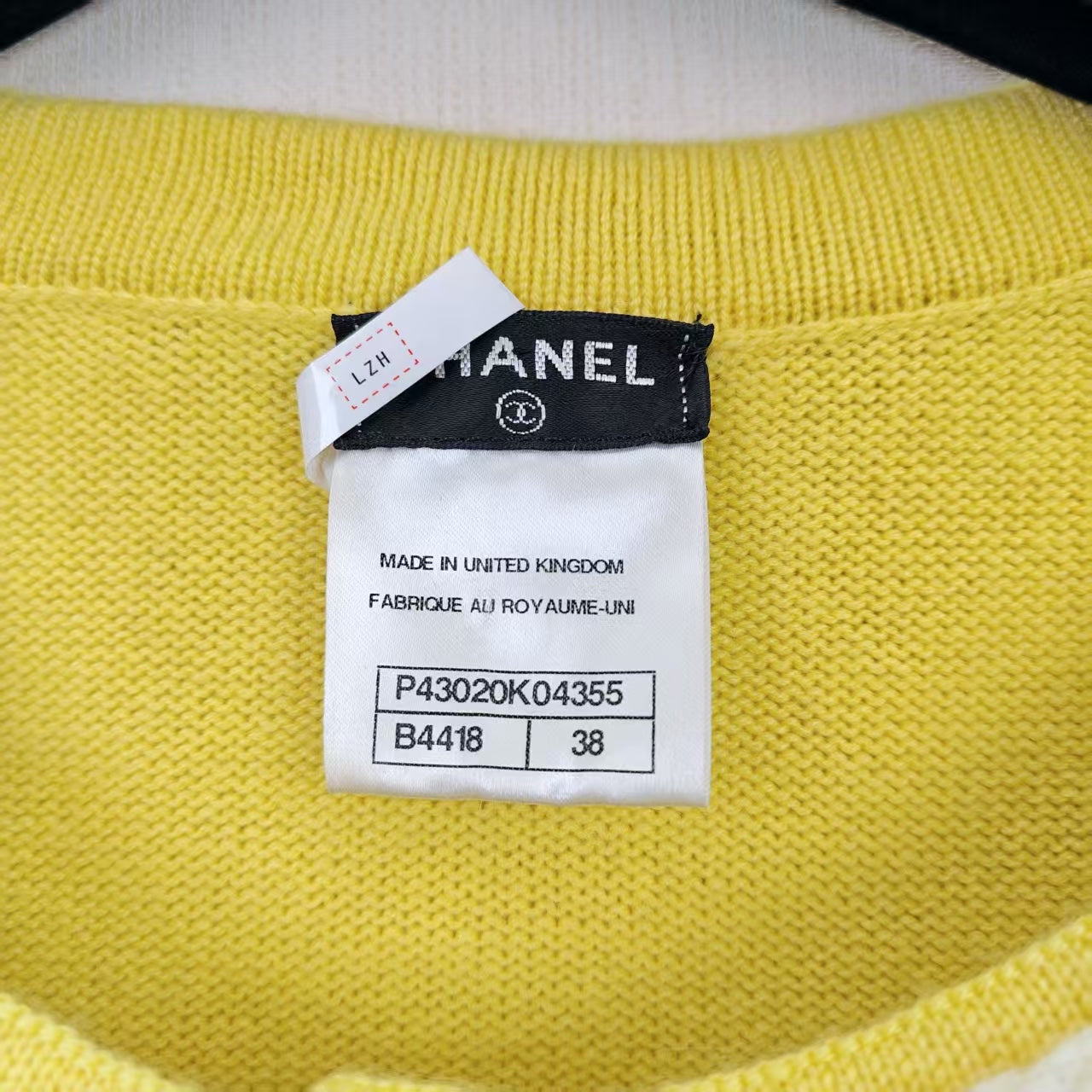 Chanel - Other - Cashmere - Yellow - (38)