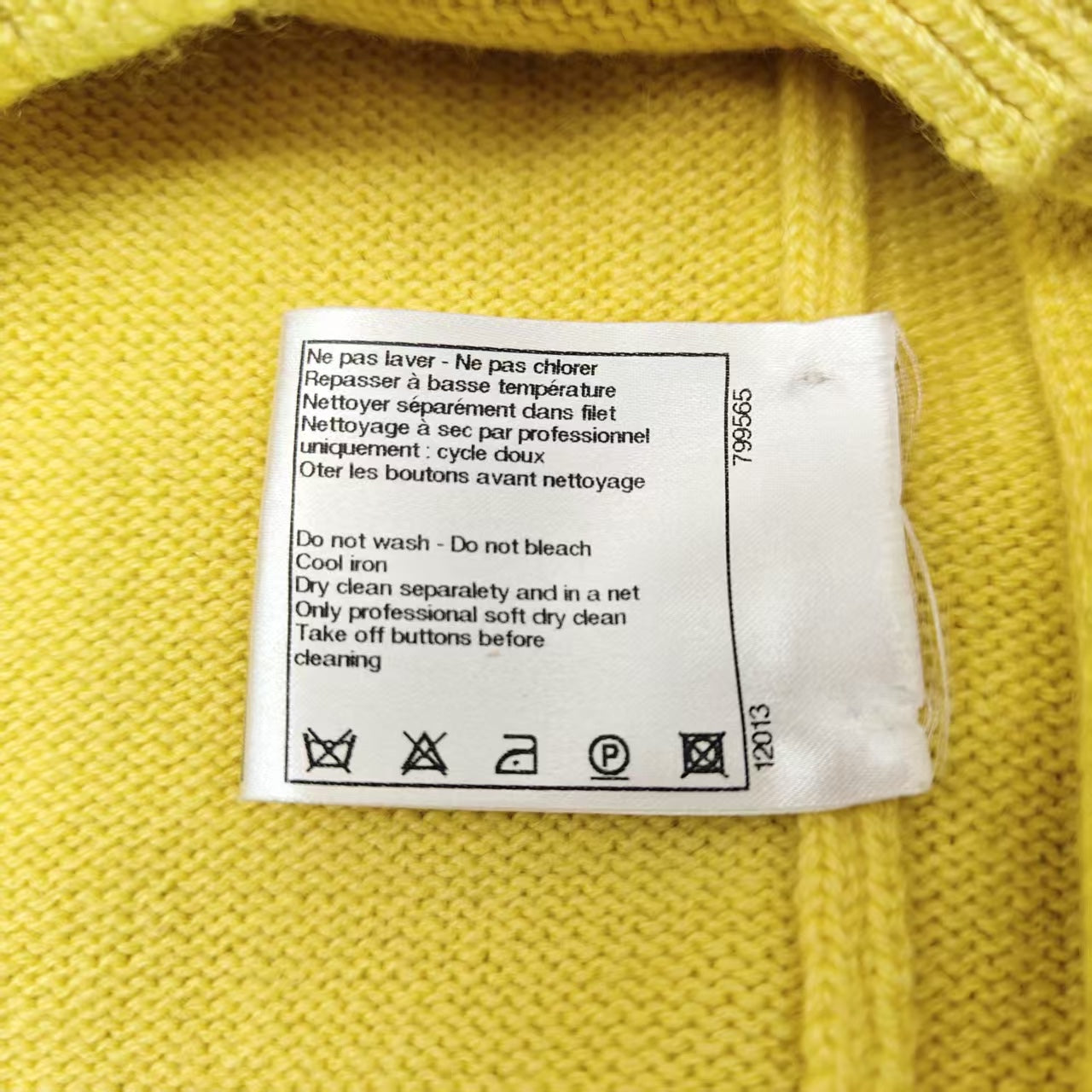 Chanel - Other - Cashmere - Yellow - (38)