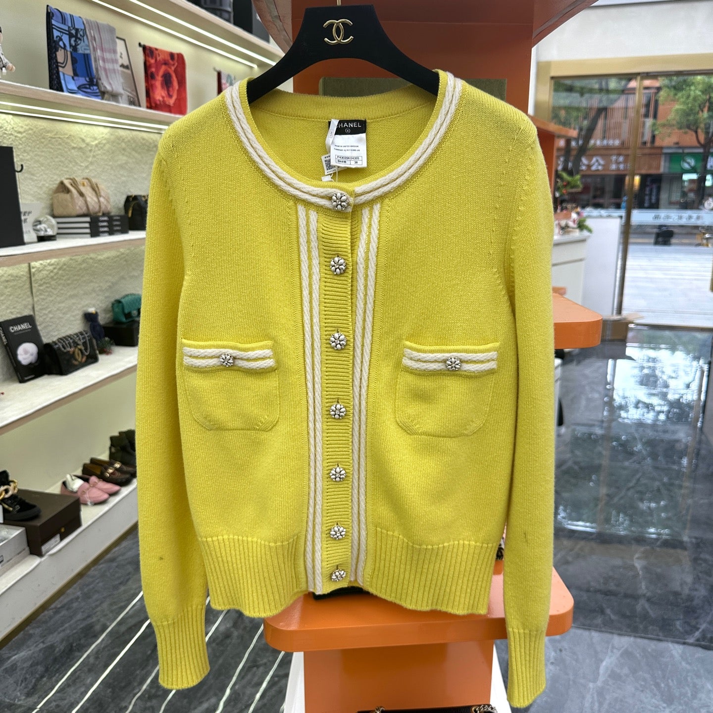 Chanel - Other - Cashmere - Yellow - (38)