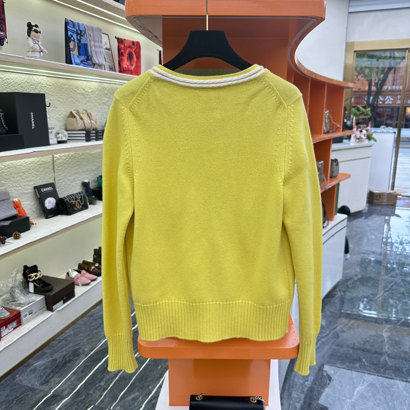 Chanel - Other - Cashmere - Yellow - (38)