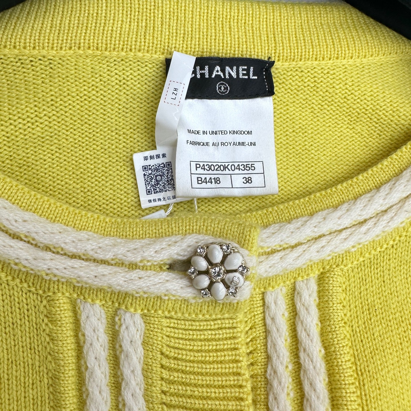 Chanel - Other - Cashmere - Yellow - (38)