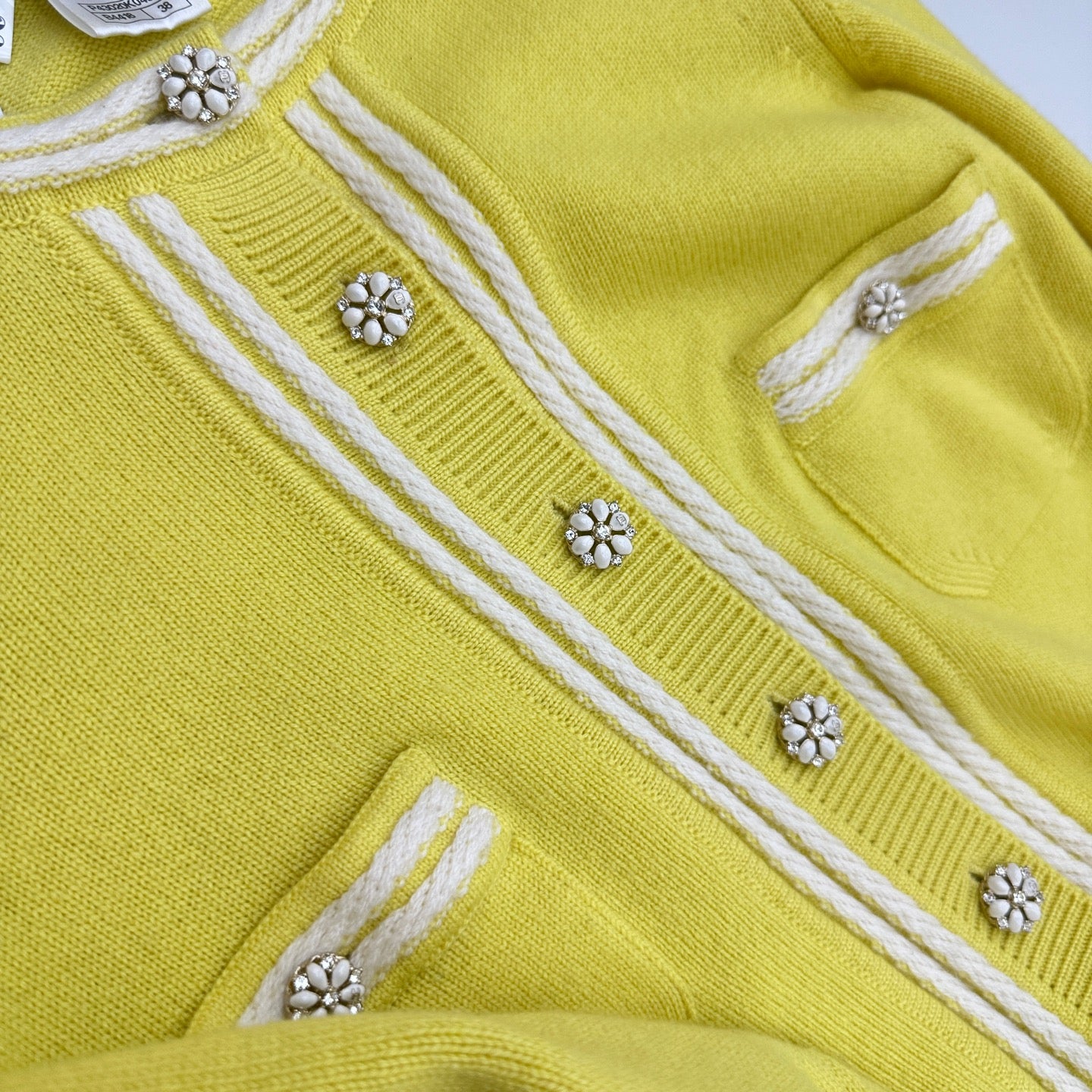 Chanel - Other - Cashmere - Yellow - (38)